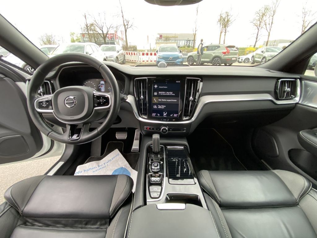 Volvo V60 R Design Plug-In Hybrid AWD T8 Twin Engine E