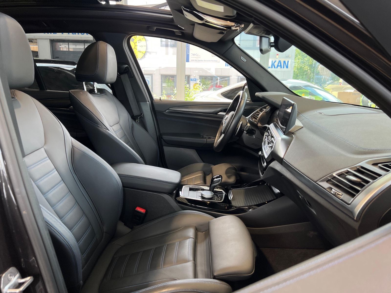 BMW X3 xDrive 30i M-Sportpaket - Samsaru's Car Outlet