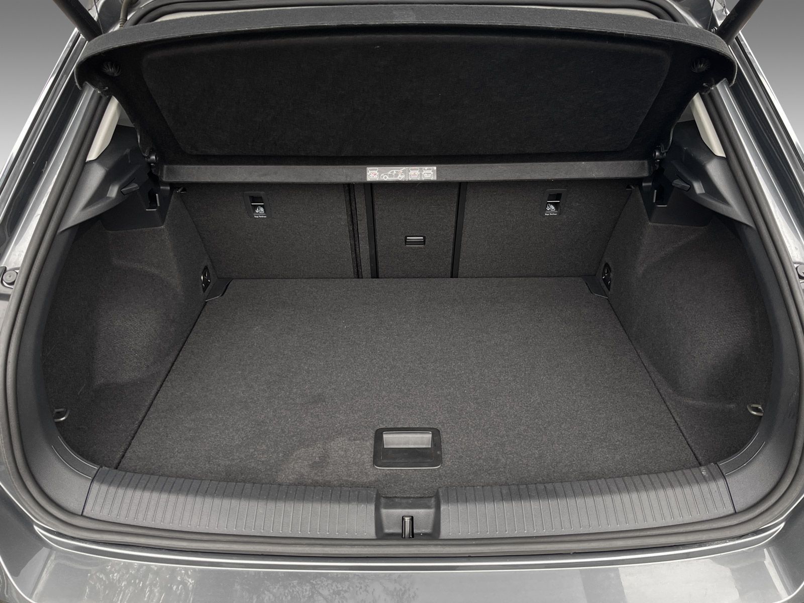 Volkswagen T-Roc 1.5 TSI United - Samsaru's Car Outlet