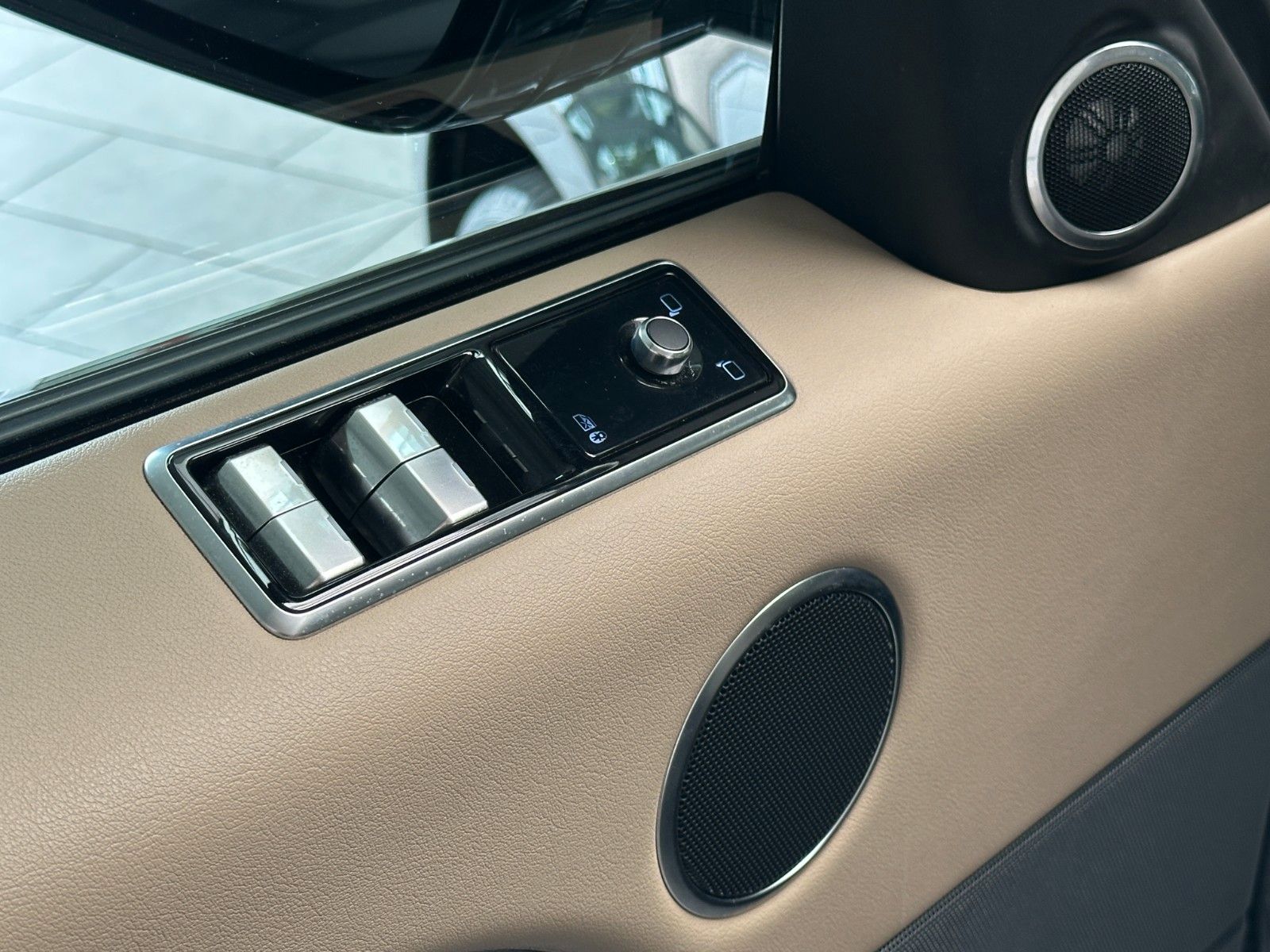 Range Rover Sport D250 S - Samsaru's Car Outlet
