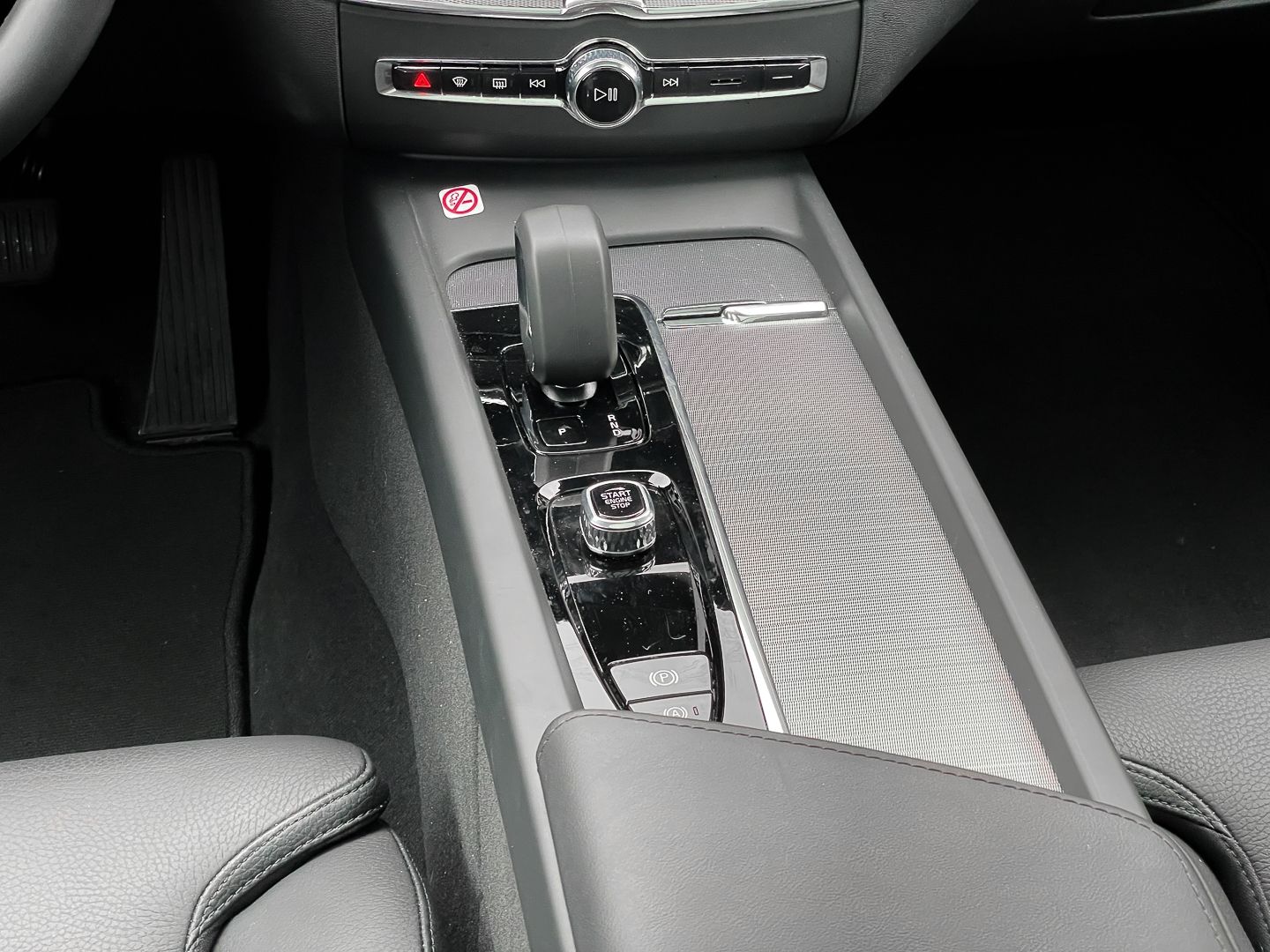 Volvo XC60 Plus Dark Recharge Plug-In Hybrid AWD T8 Tw