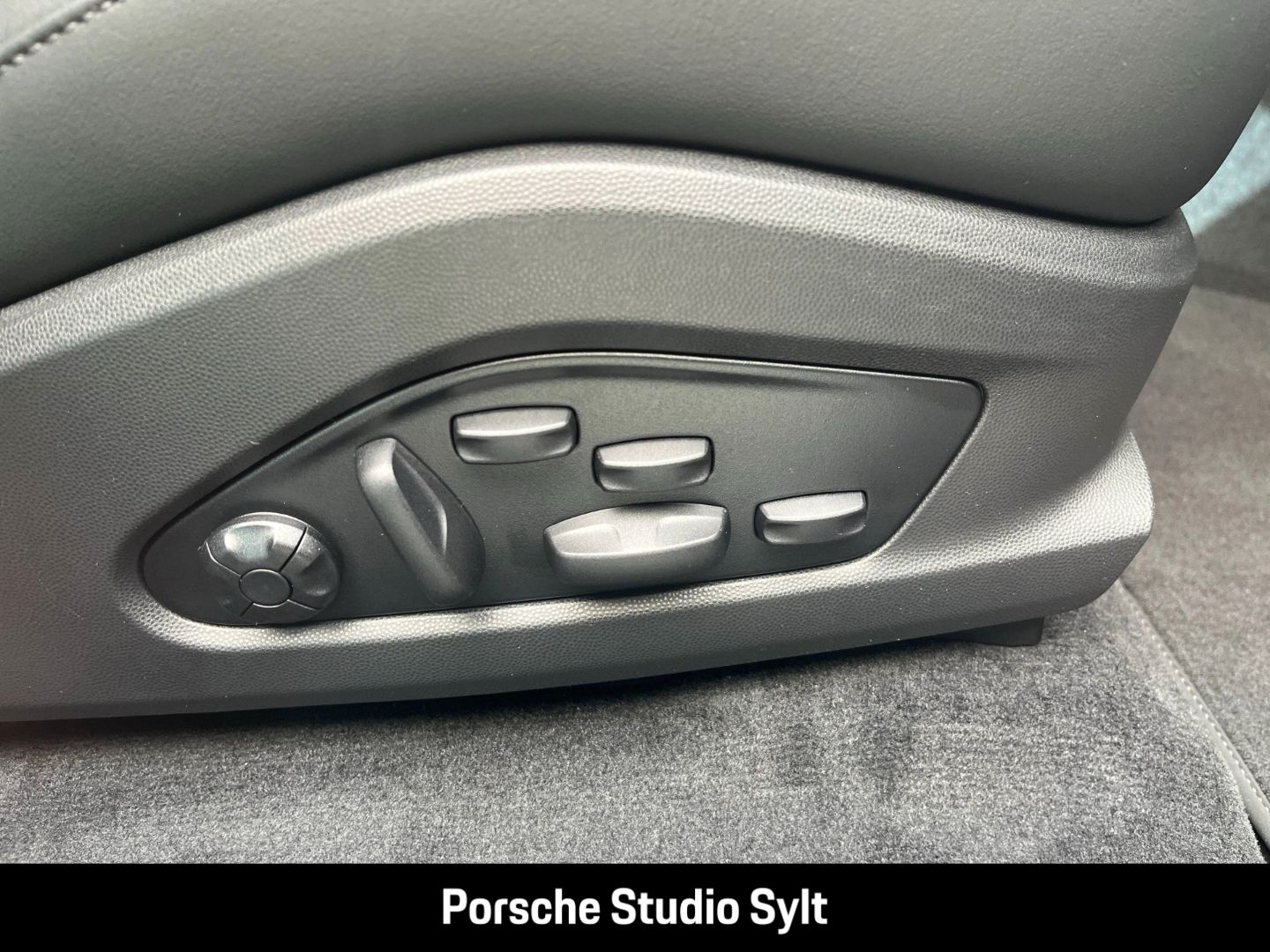 Porsche Macan 4 HA-Lenkung Surround View BOSE 22-Zoll