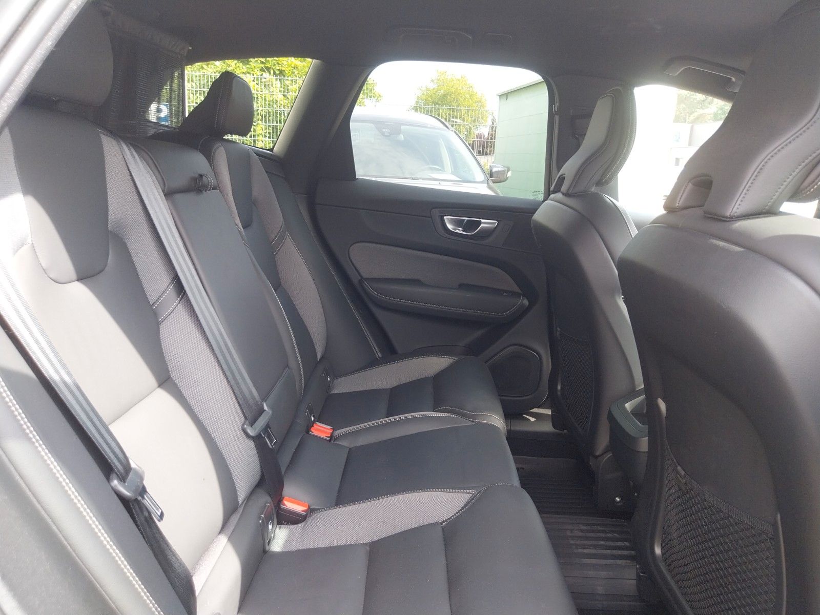 Volvo XC60 B4 Plus Dark AWD