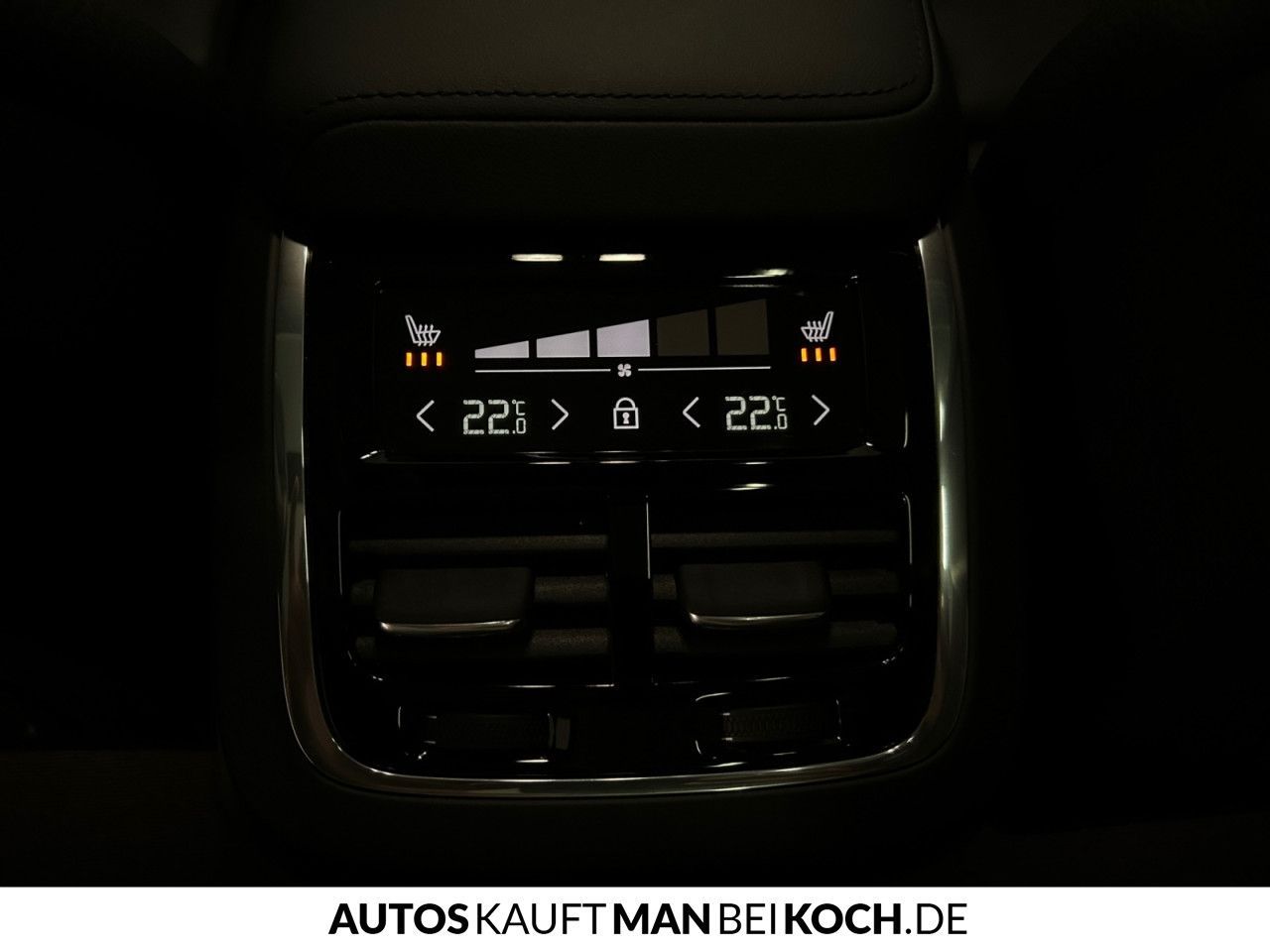 Volvo XC60 B4 AWD Ultimate Dark - Samsaru's Car Outlet