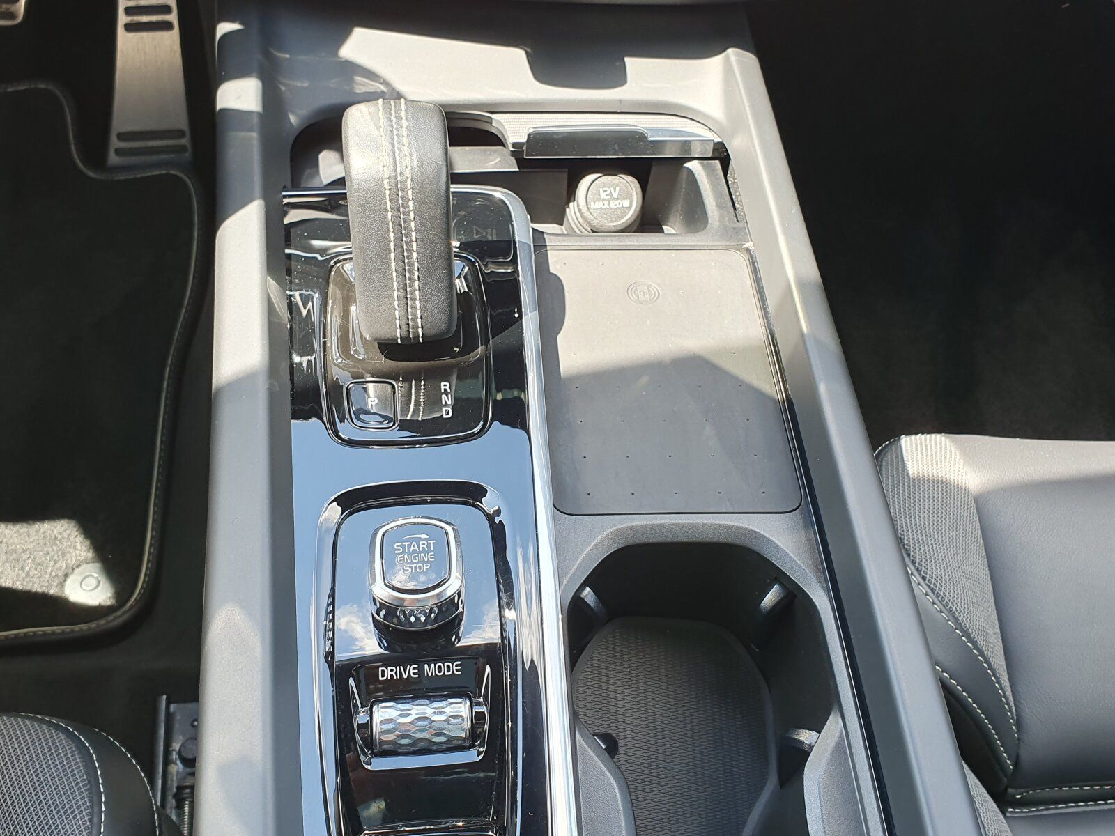 Volvo XC60 T6 Twin Engine AWD R Design - Samsaru's Car Outlet