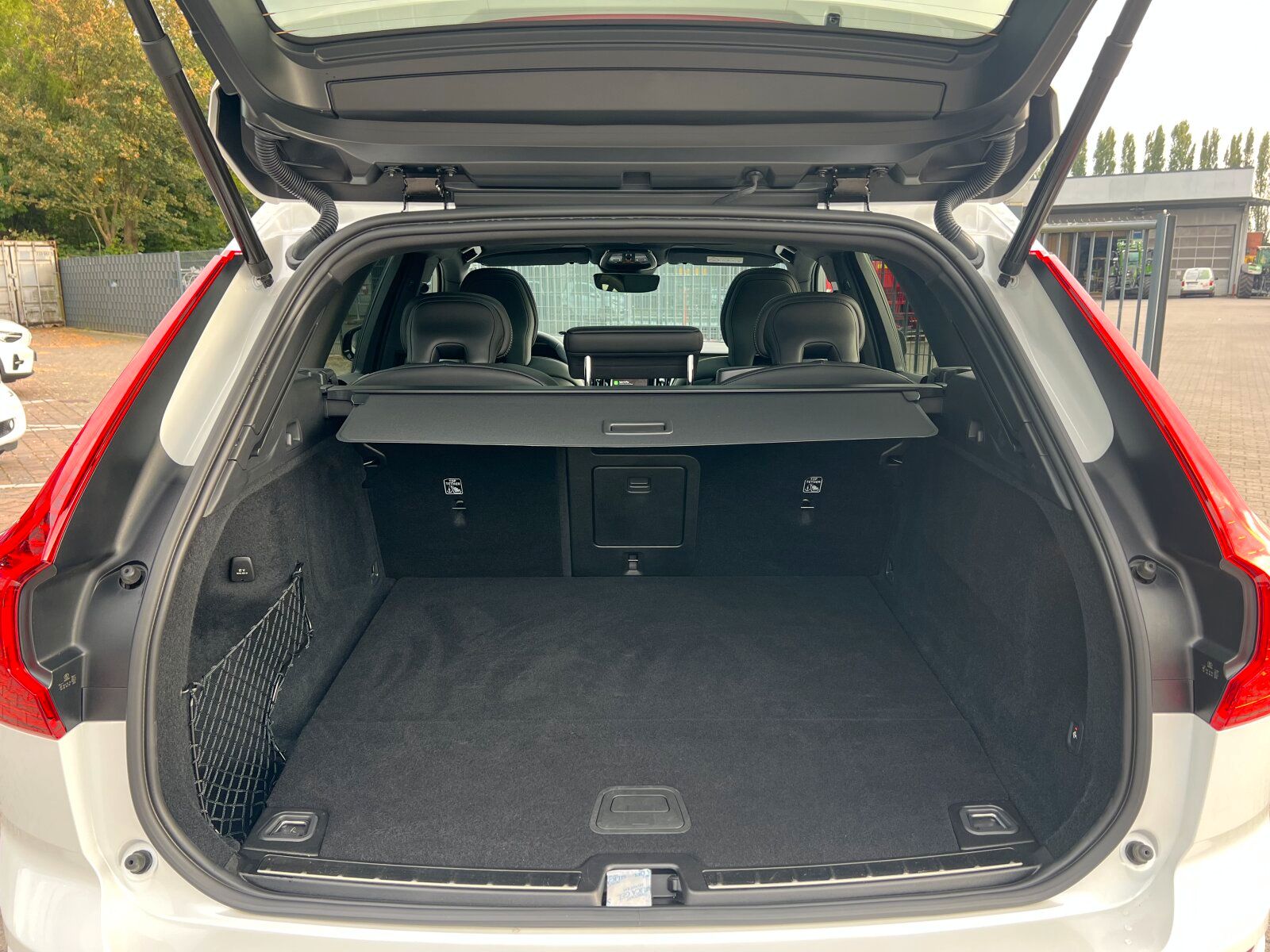 Volvo XC60 T6 Plus Dark PANO|AHK|FLED|20"|MEMORY|360°|