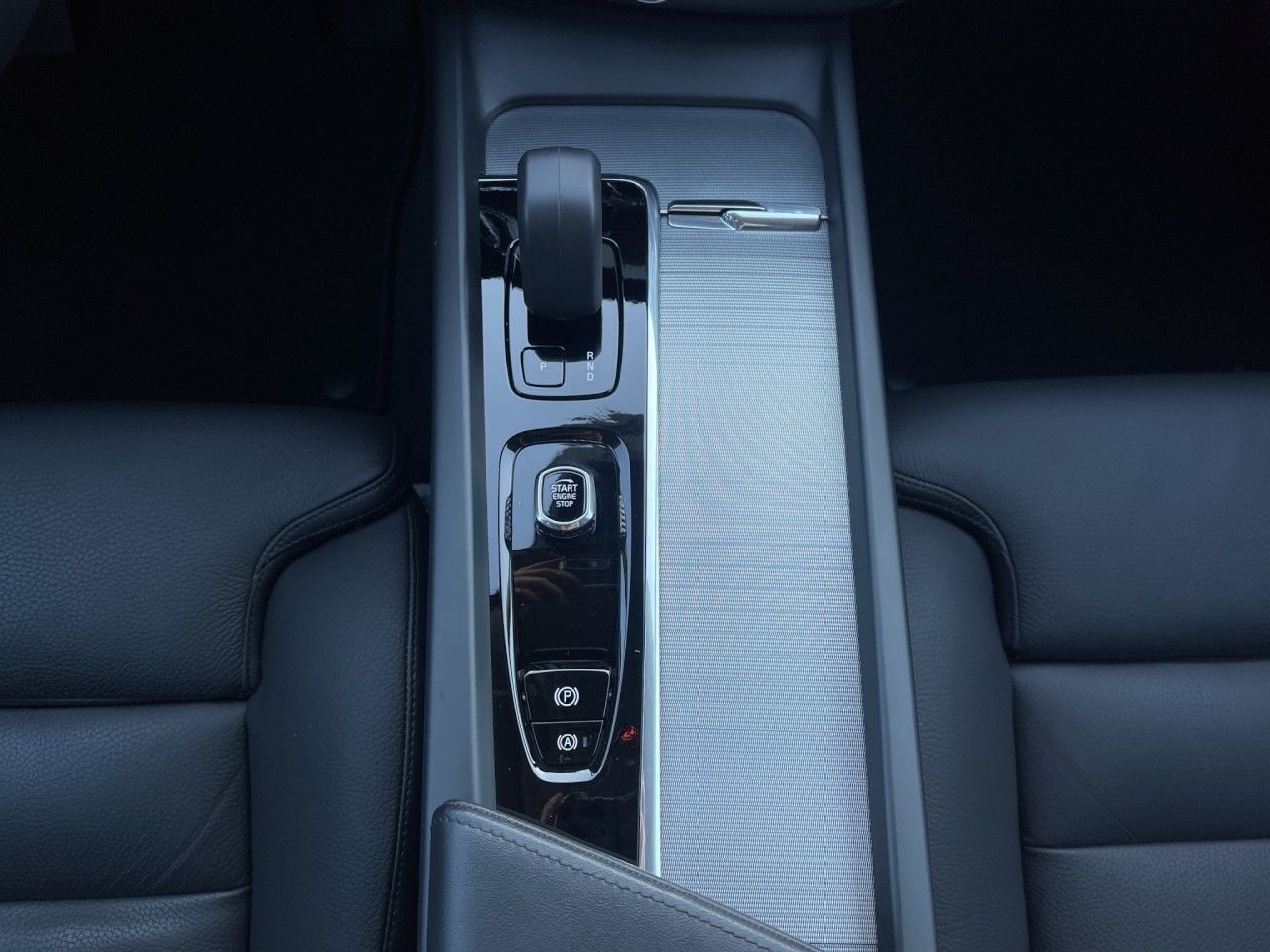 Volvo XC60 B4 Core/Leder/Navi/LED/BLIS/4xSHZ/hzb.LK