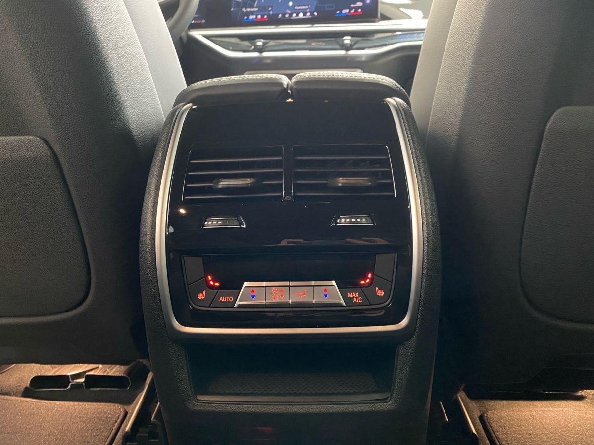BMW X5 xDrive30d M Sport AHK KeyLess Pano STH H/K 22