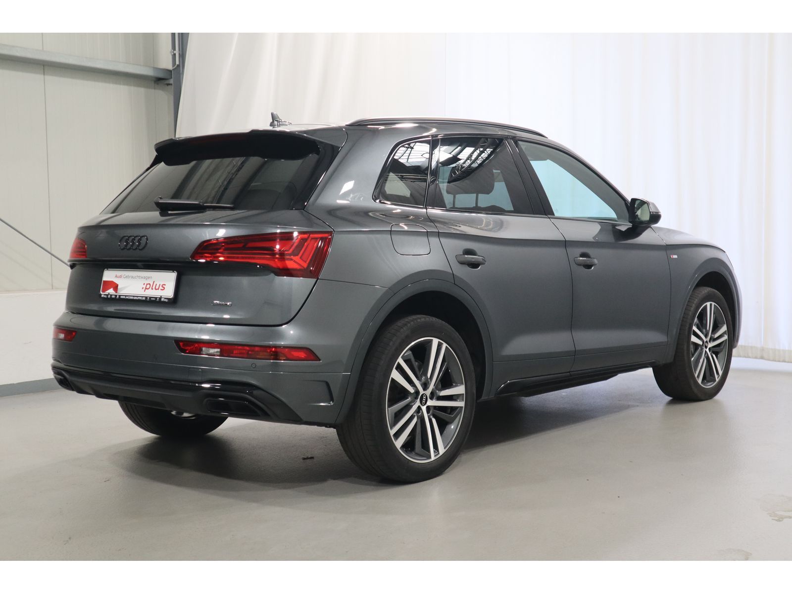 Audi Q5 40 TDI quattro S line - Samsaru's Car Outlet