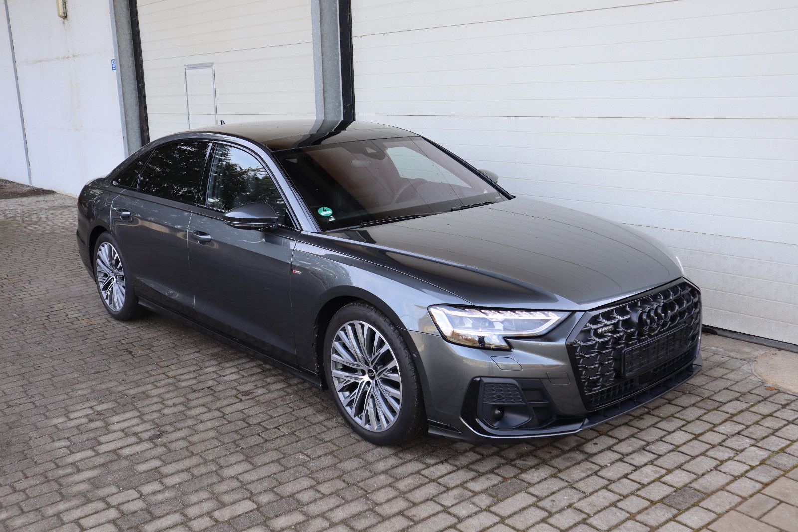 Audi A8L 60 TFSI e lang exclusive S-Line - Samsaru's Car Outlet