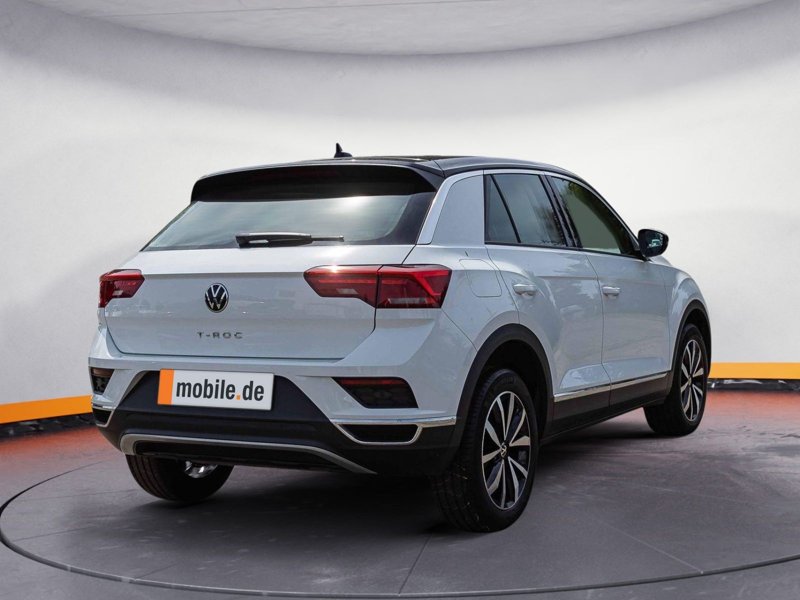 Volkswagen T-Roc 1.0 TSI Style - Samsaru's Car Outlet