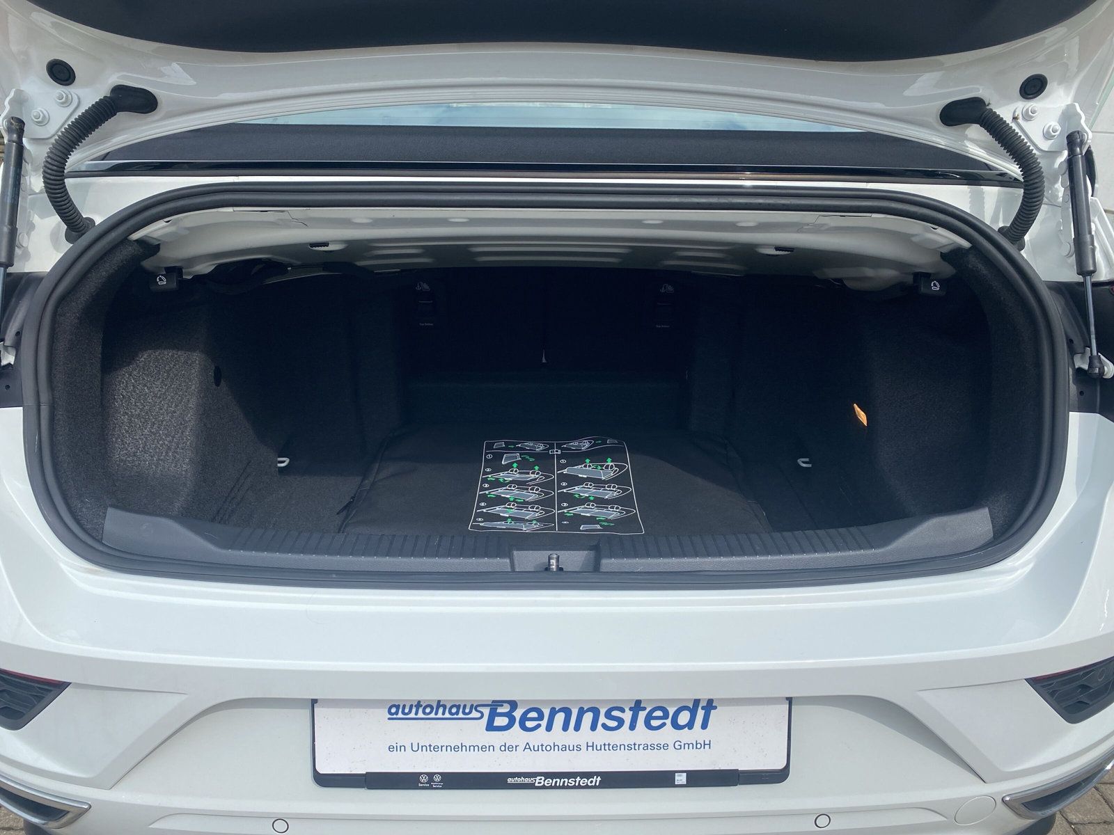 Volkswagen T-Roc 1.5 TSI DSG R-Line - Samsaru's Car Outlet