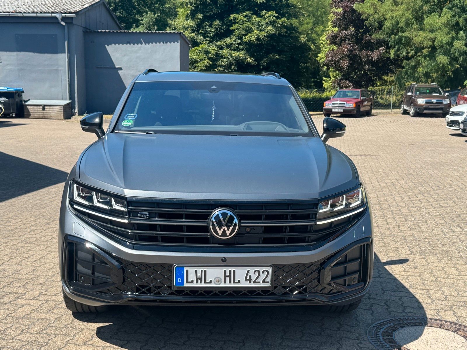 Volkswagen Touareg 3.0 TDI 4Motion R-Line - Samsaru's Car Outlet