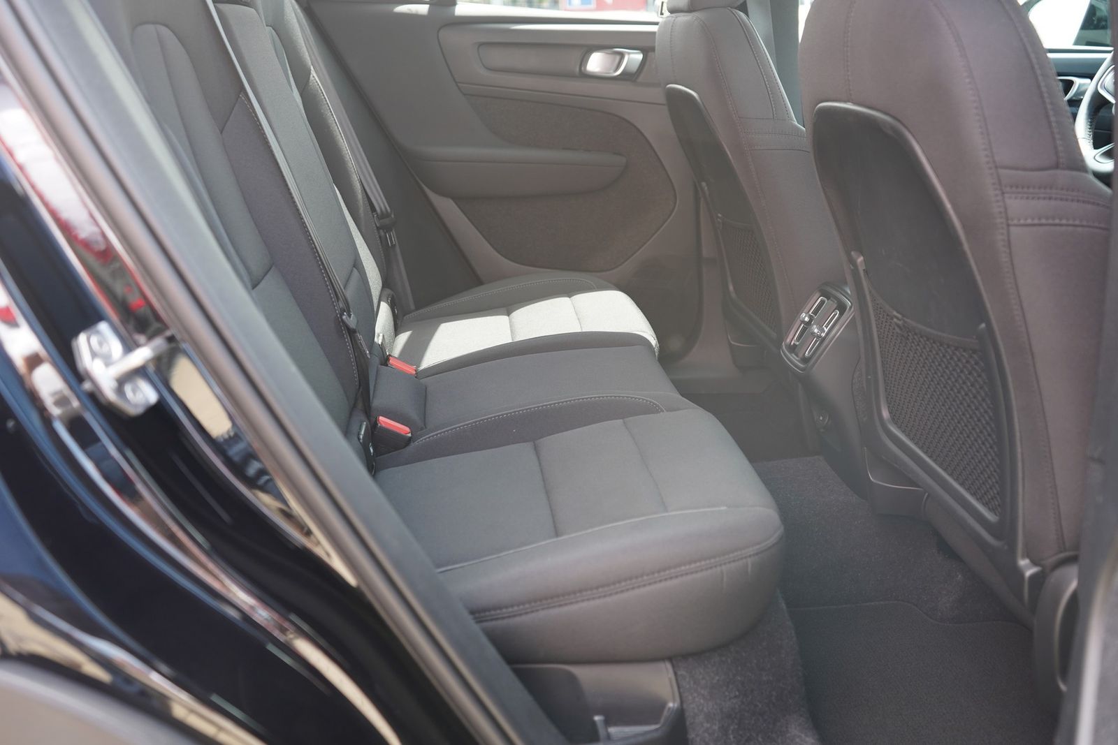 Volvo XC 40 T3 2WD Momentum Pro - Samsaru's Car Outlet