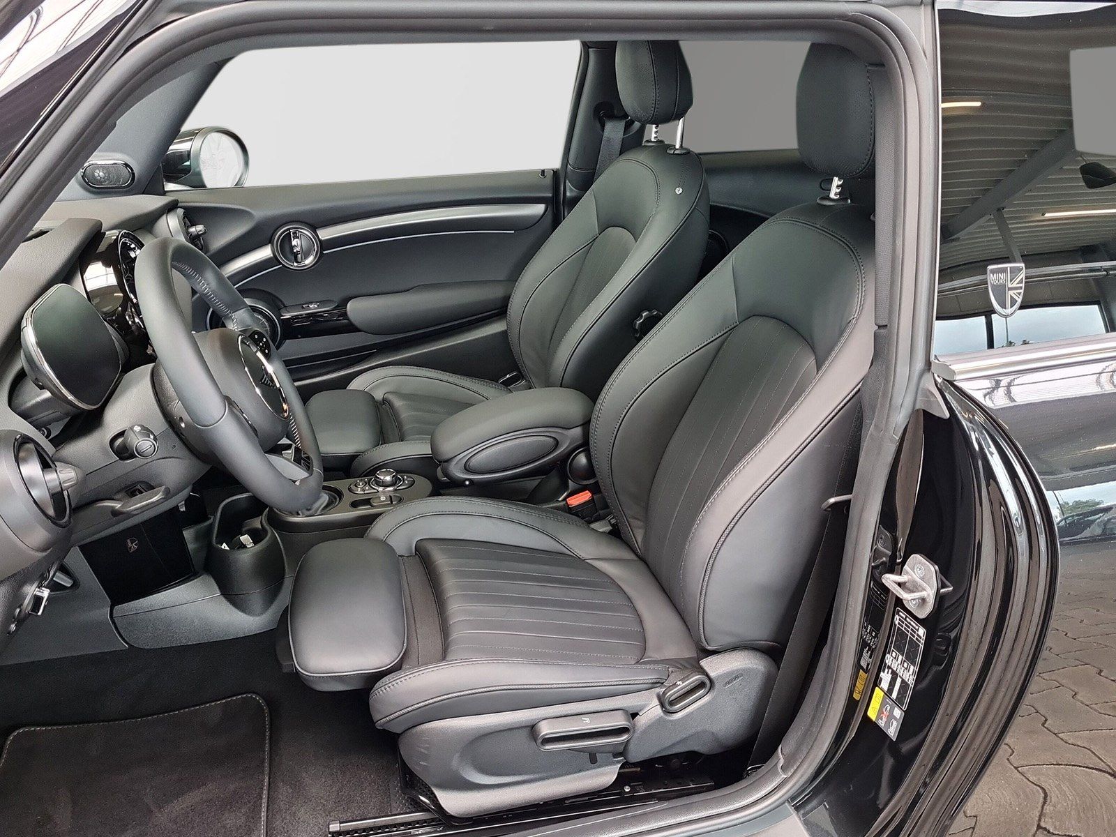 MINI Cooper SE - Samsaru's Car Outlet