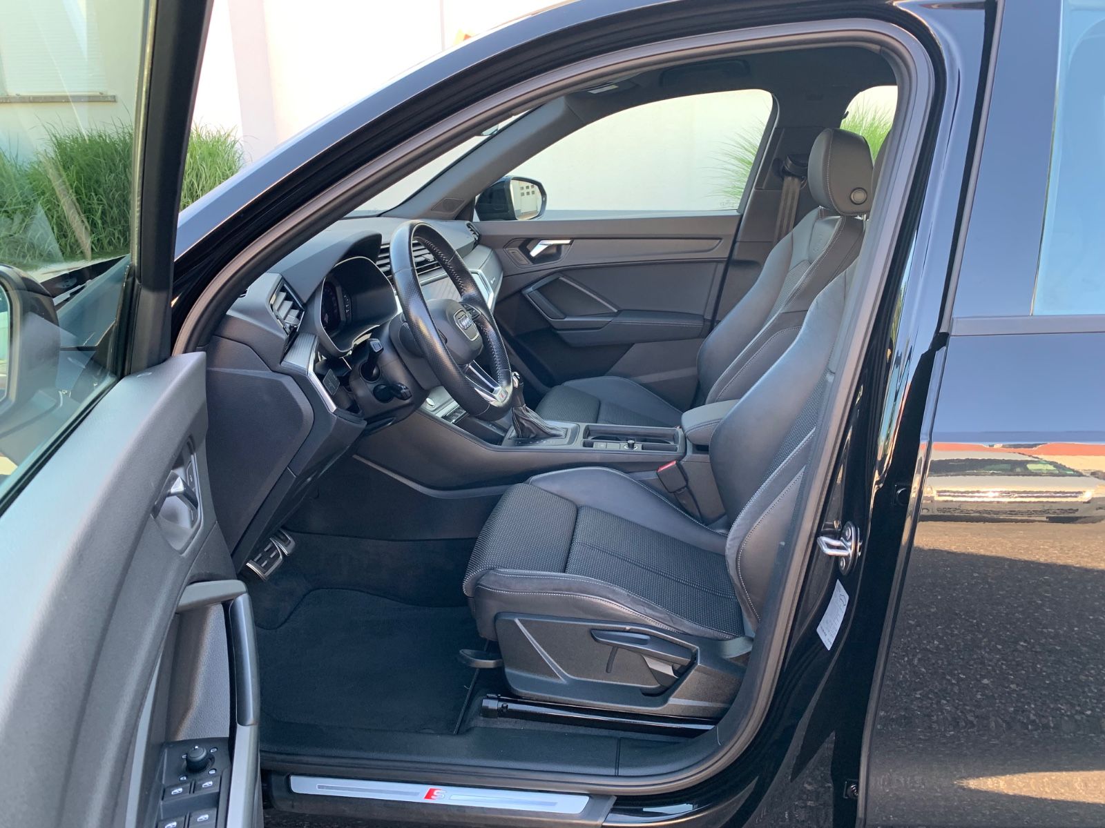 Audi Q3 35 TDI quattro S-line - Samsaru's Car Outlet