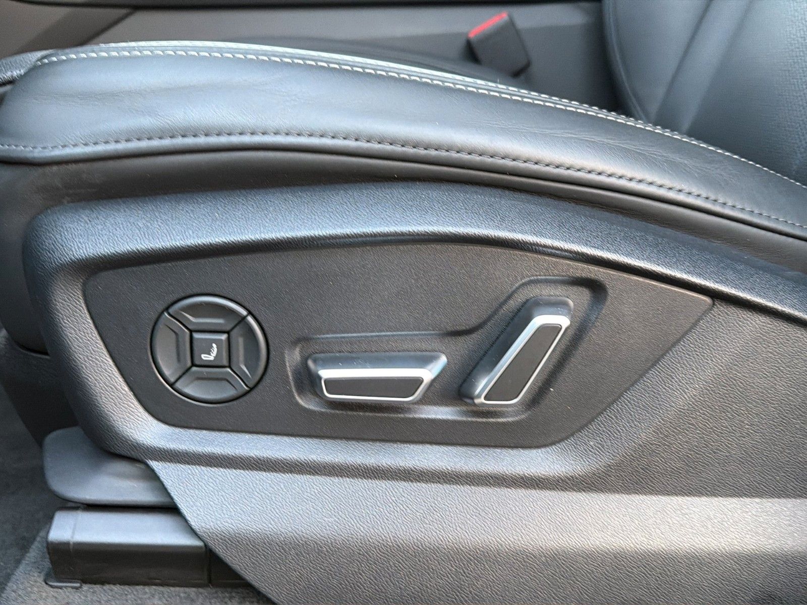 Audi Q8 50 TDI quattro S line 21"  Valcona B&O Laser