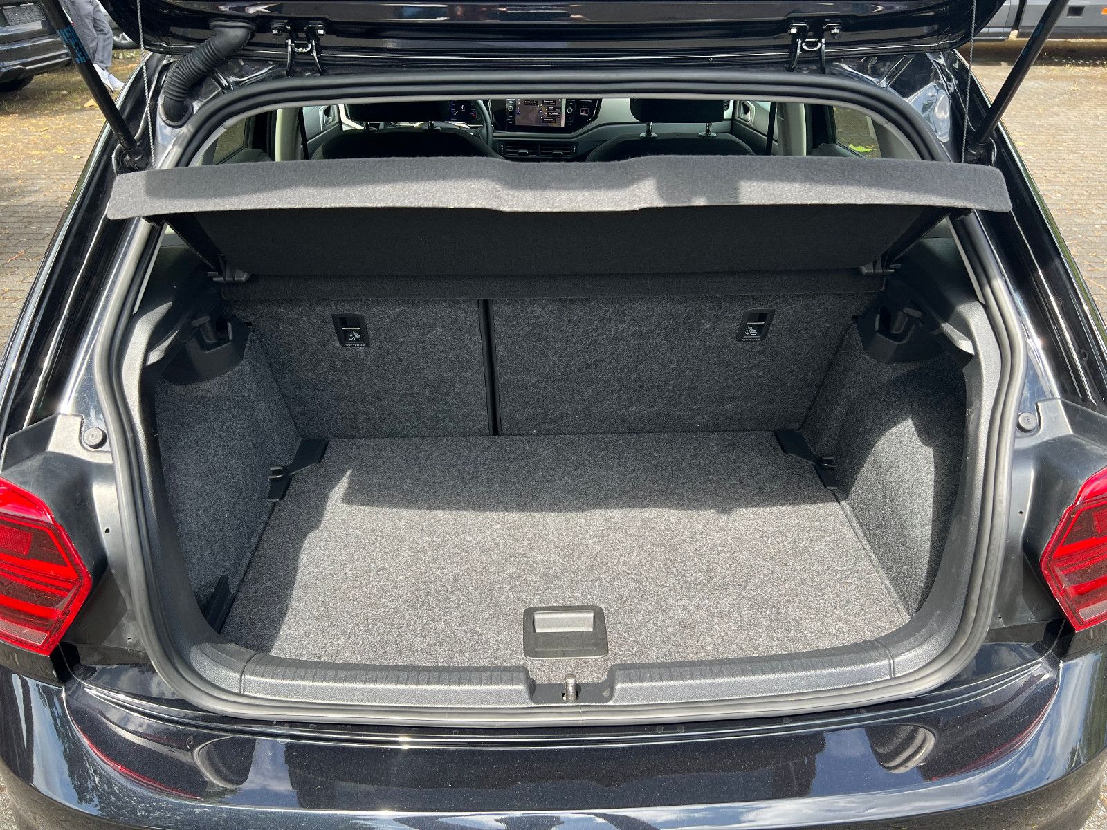 Volkswagen Polo VI Comfortline Aut. - Samsaru's Car Outlet