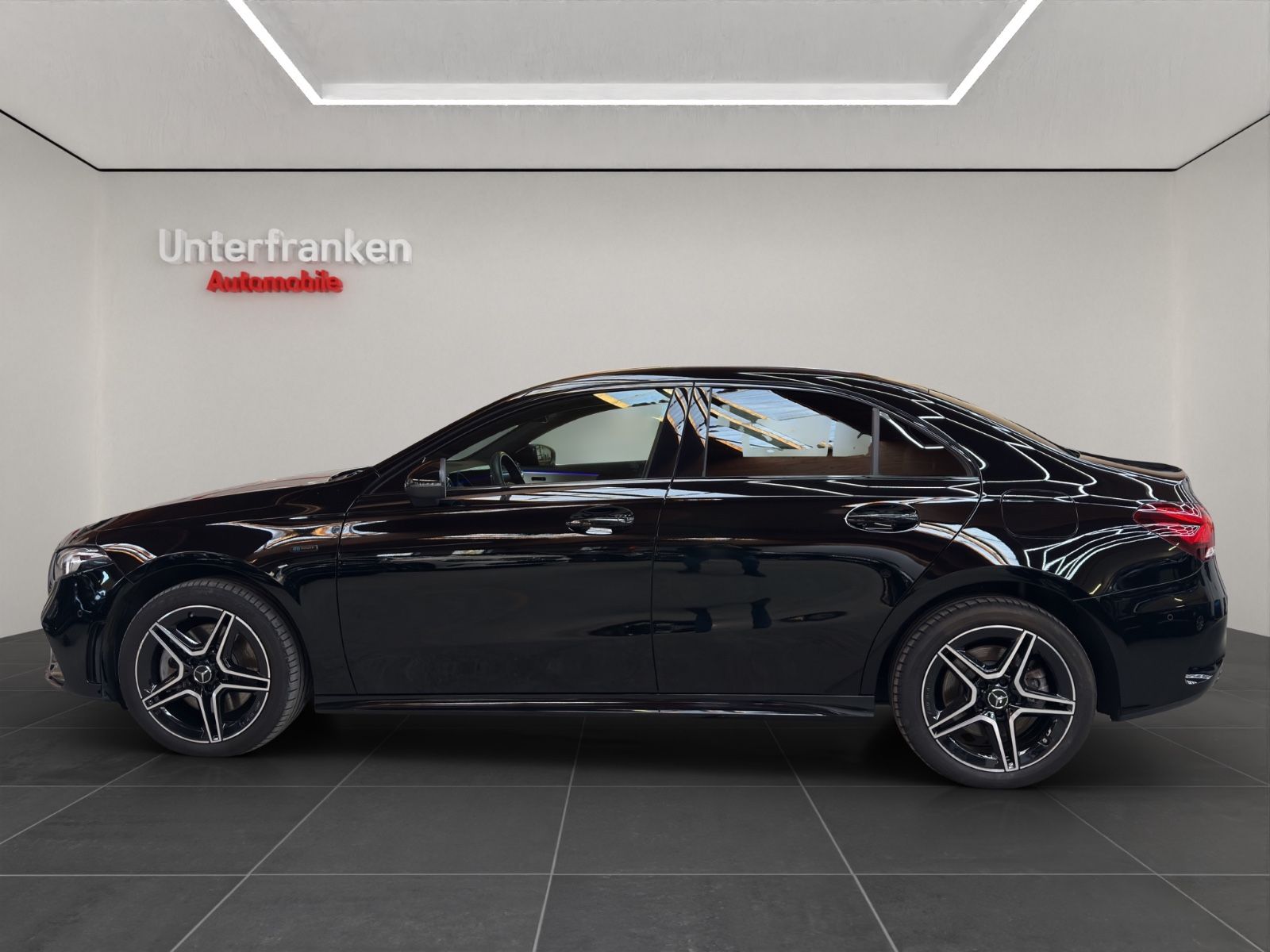 Mercedes-Benz A 250 e AMG LINE - Samsaru's Car Outlet