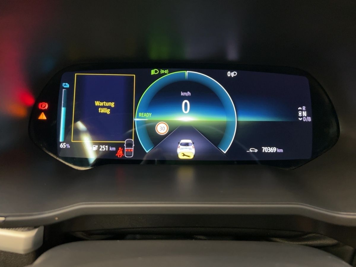 Renault ZOE EXPERIENCE R135 50kWh - Samsaru's Car Outlet