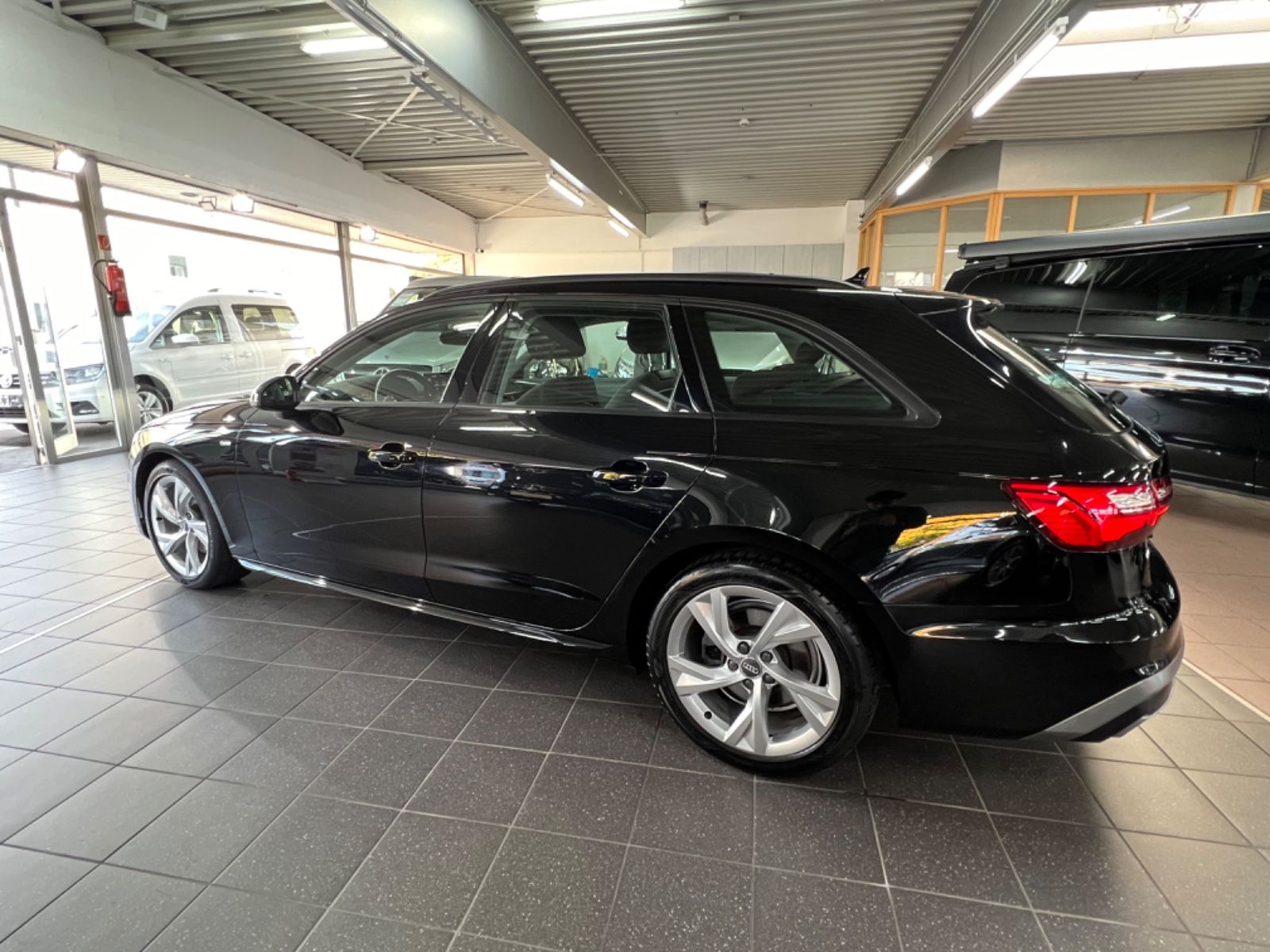 Audi A4 Avant 35 TDI S line - Samsaru's Car Outlet