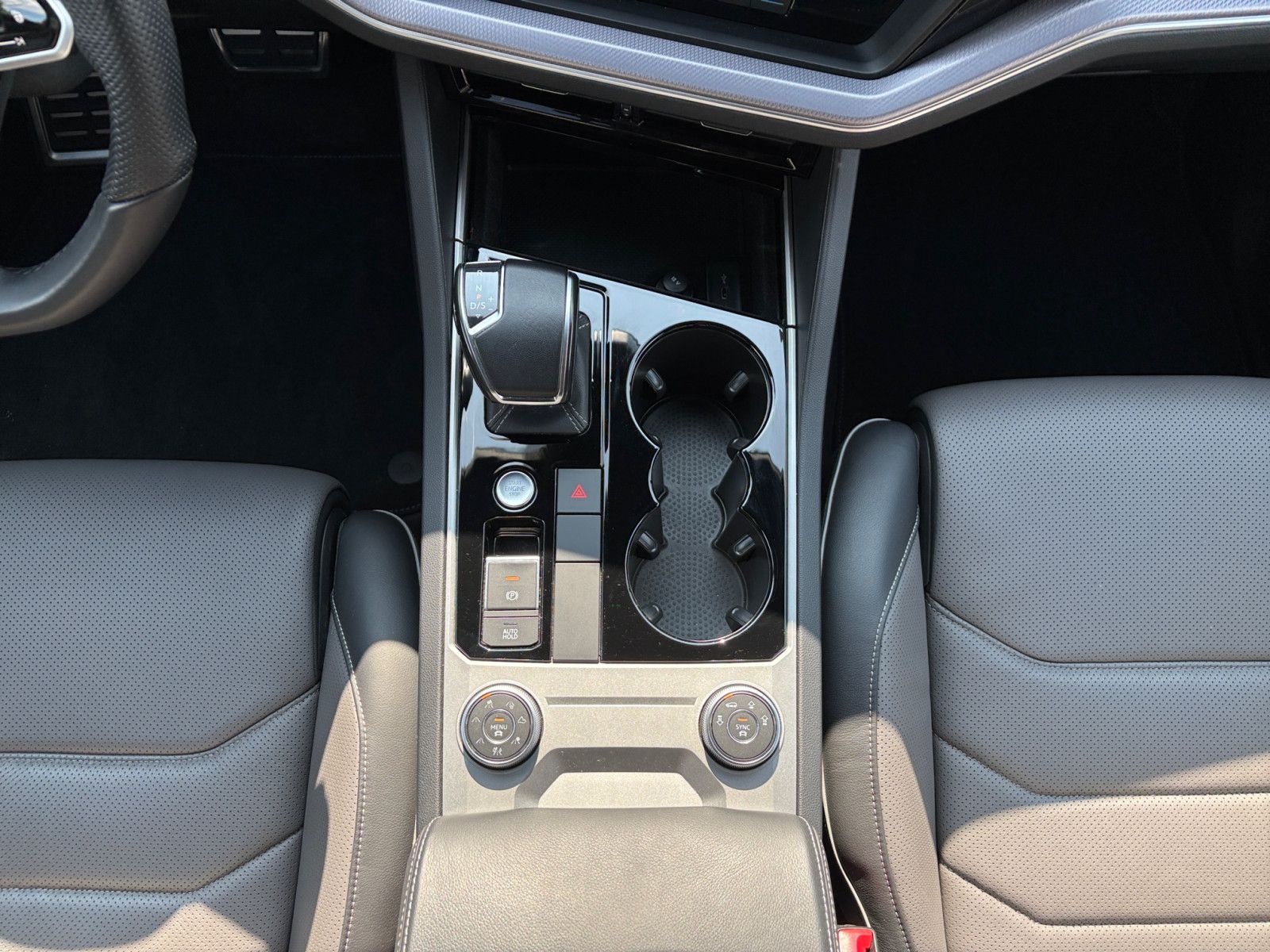 Volkswagen Touareg R-Line 4Mo - Samsaru's Car Outlet
