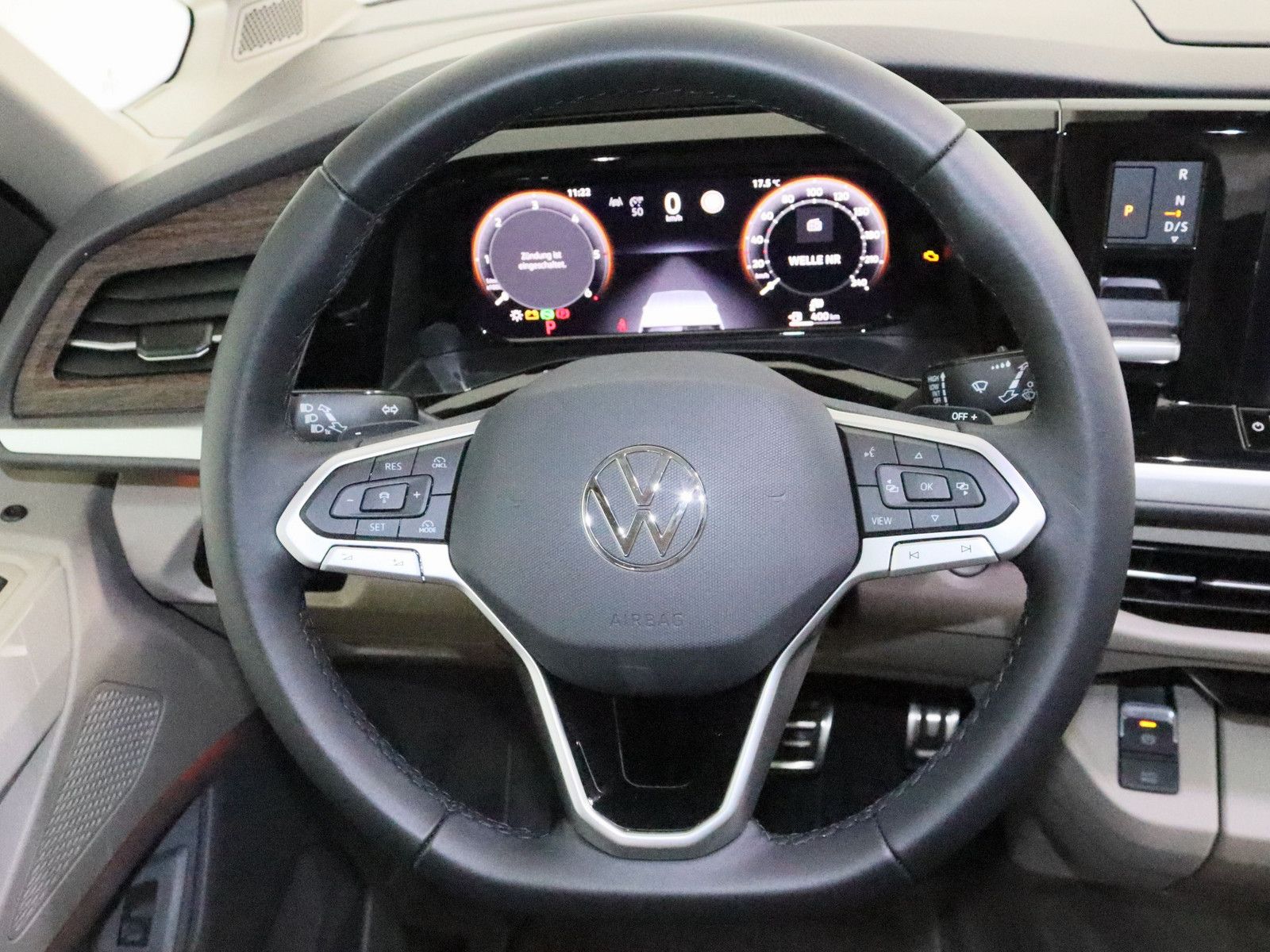 Volkswagen T7 Multivan 2.0 TDI Style - Samsaru's Car Outlet