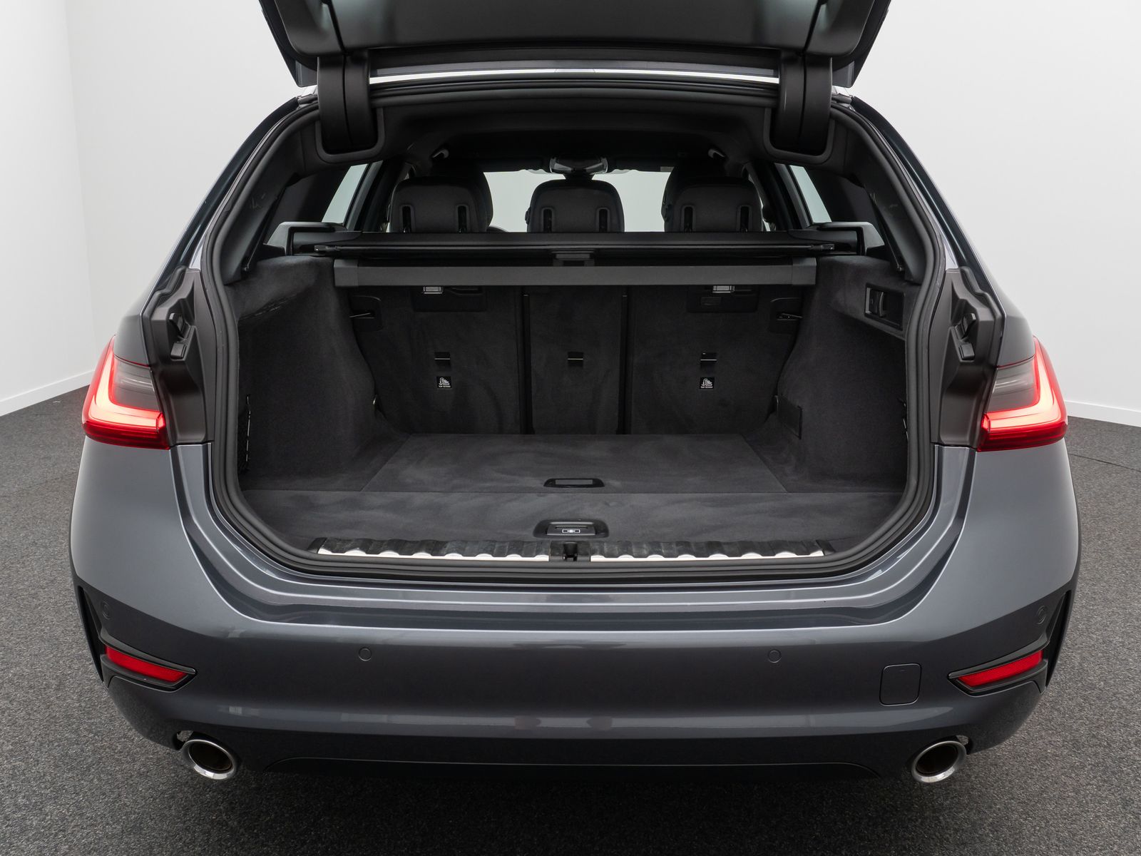 BMW 320i Sport Line - Samsaru's Car Outlet