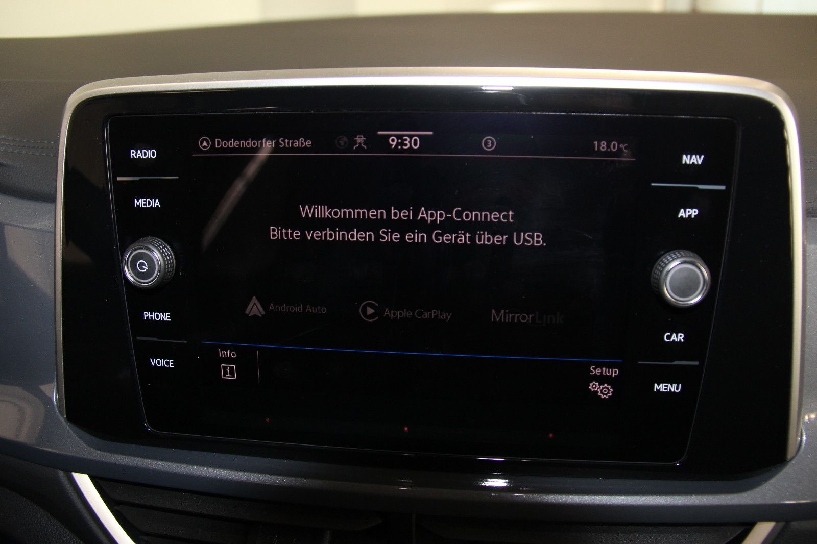 Volkswagen T-Roc Style 1.5 TSI DSG - Samsaru's Car Outlet