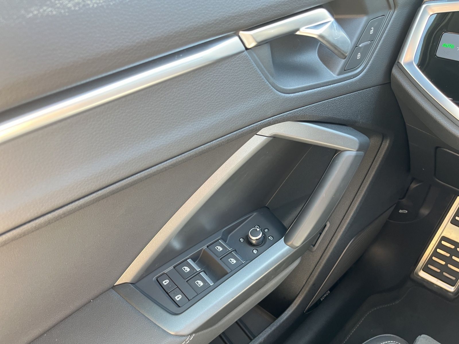 Audi Q3 40 TFSI S tronic S line - Samsaru's Car Outlet