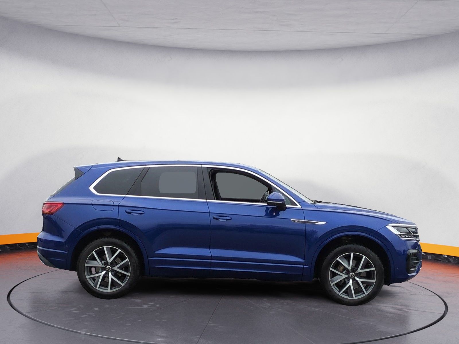 Volkswagen Touareg R-LINE 4M - Samsaru's Car Outlet
