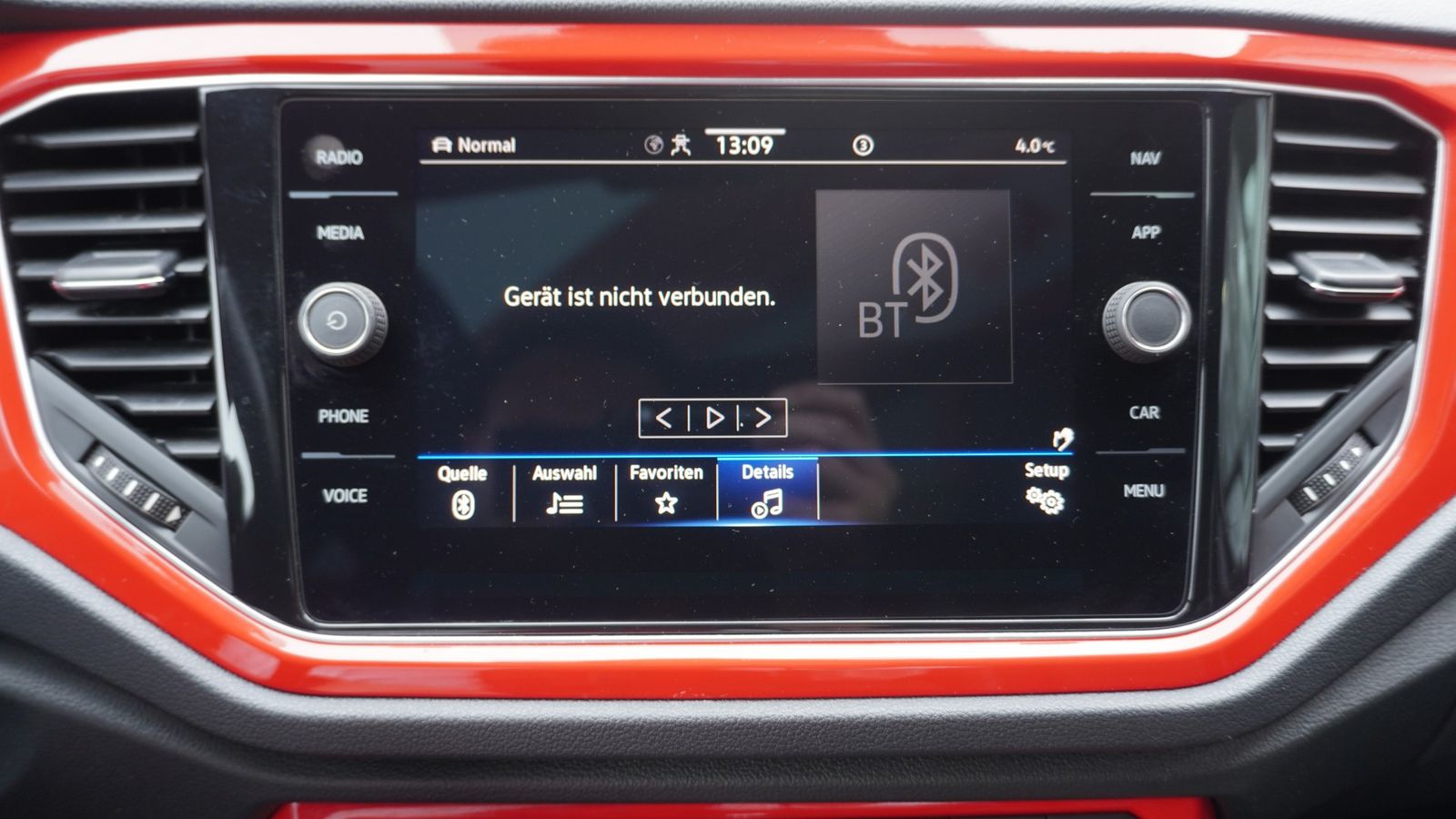 Volkswagen T-Roc 2.0 TDI R-Line - Samsaru's Car Outlet
