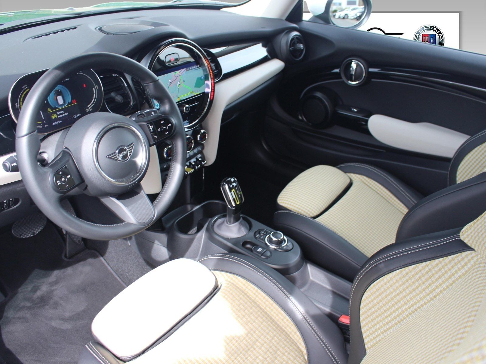 MINI Cooper SE Hatch - Samsaru's Car Outlet