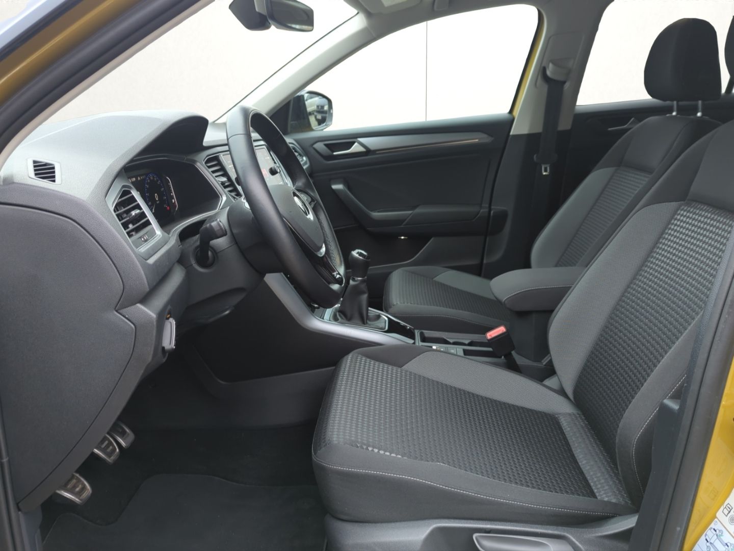Volkswagen T-Roc Active 1.5 TSI - Samsaru's Car Outlet