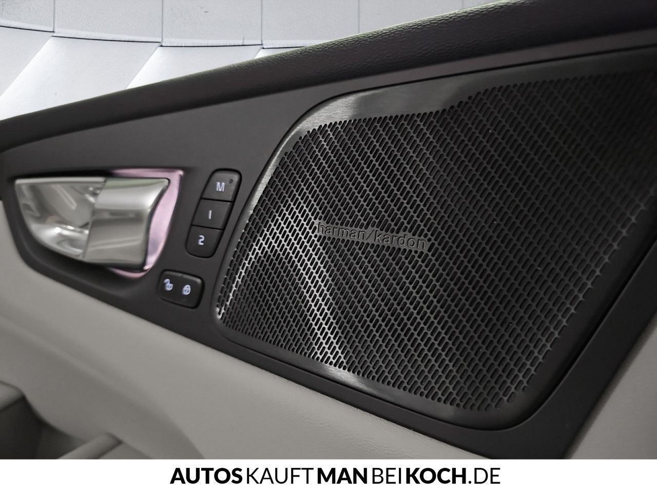 Volvo XC60 T6 AWD Inscription - Samsaru's Car Outlet