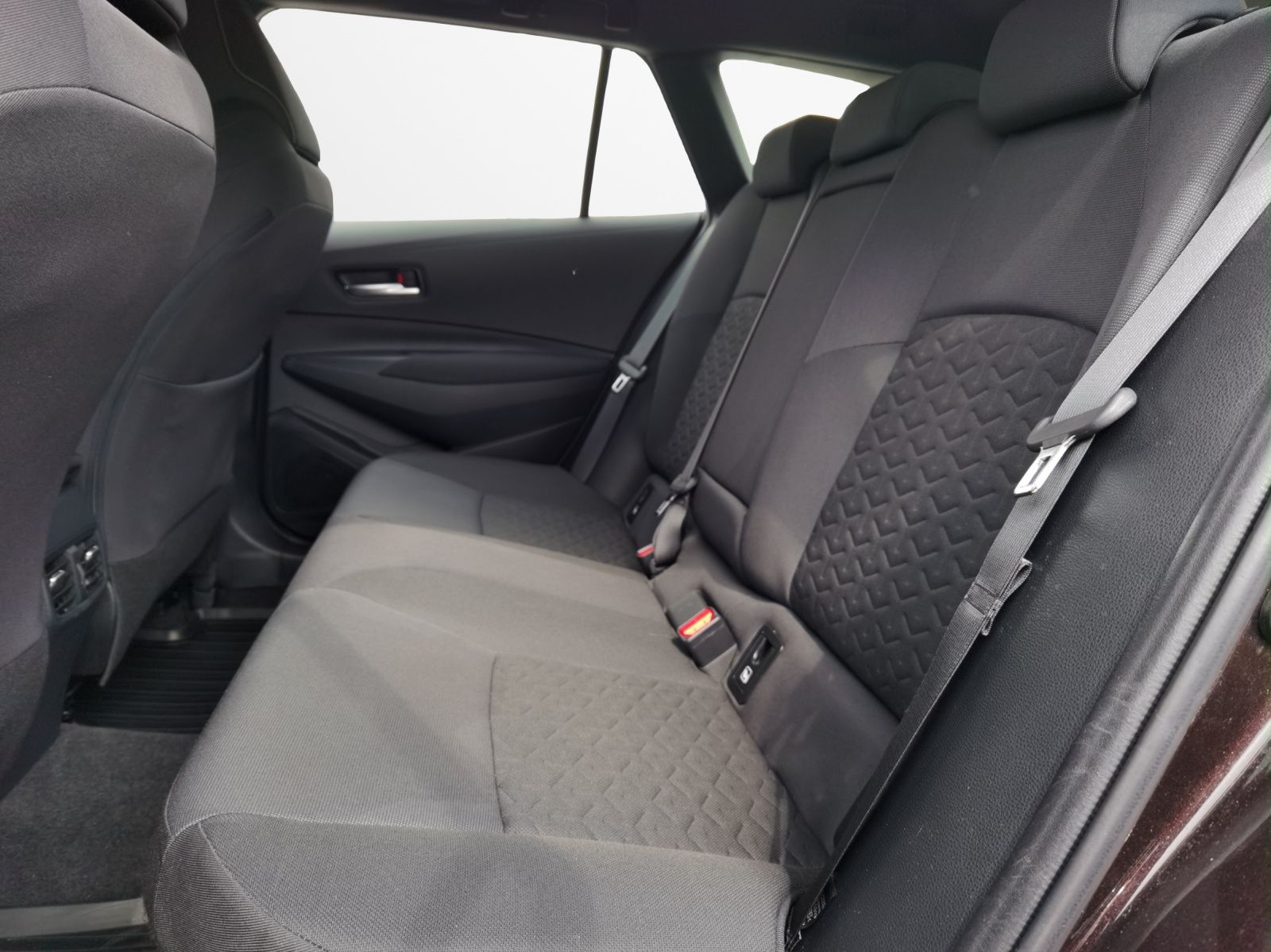 Toyota Corolla Touring Sports 2.0 Hybrid Comfort - Samsaru's Car Outlet