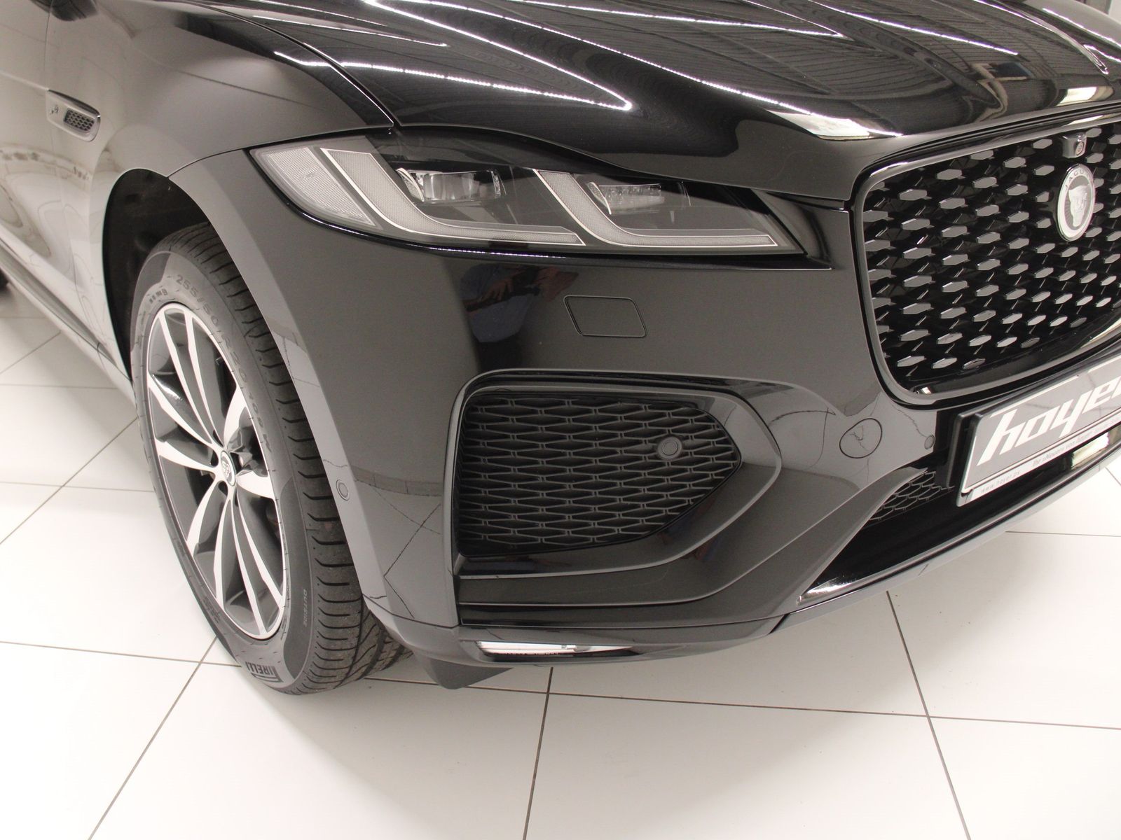 Jaguar F-Pace D300 R-Dynamic SE AWD 90th Anniversary Ed