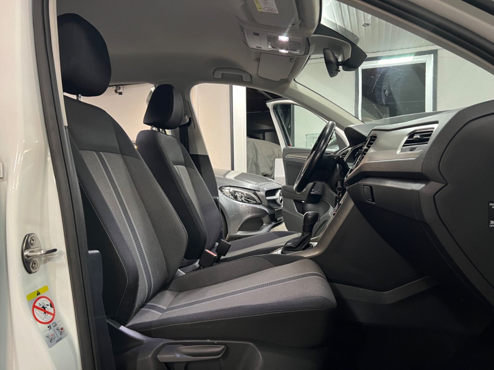 Volkswagen T-Roc Style - Samsaru's Car Outlet