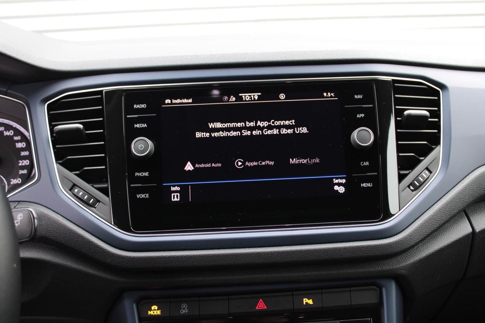Volkswagen T-ROC United 1.5TSI - Samsaru's Car Outlet