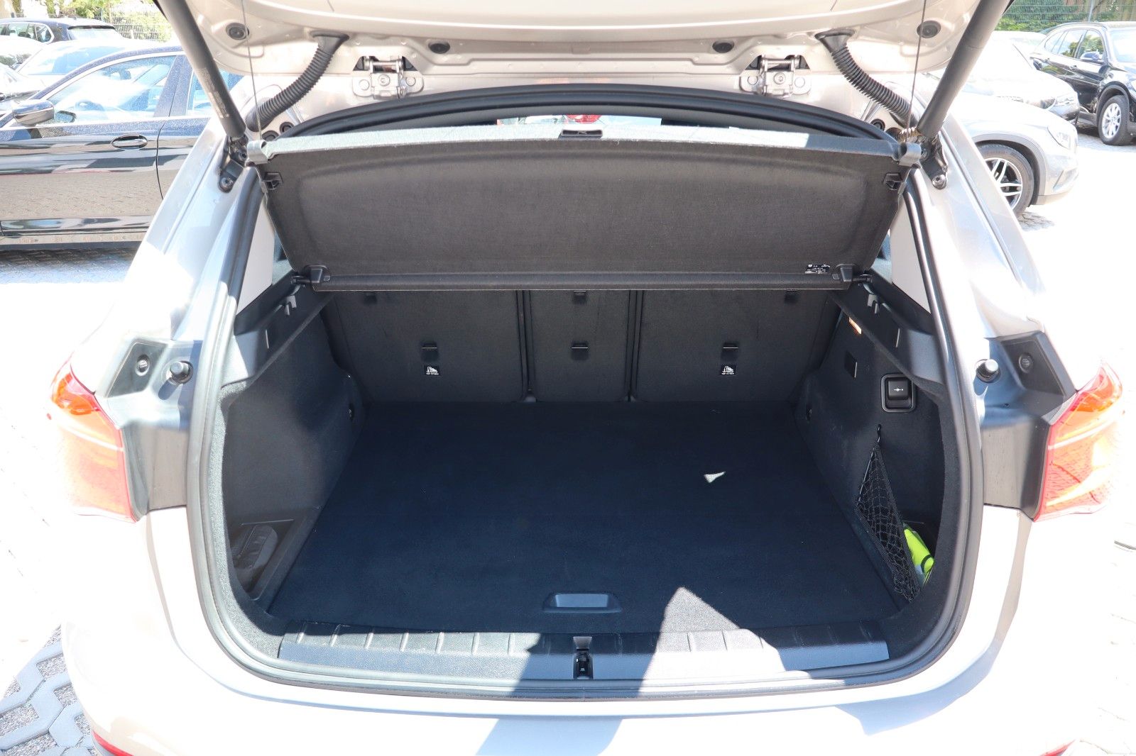 BMW X1 xDrive 25 e Advantage - Samsaru's Car Outlet