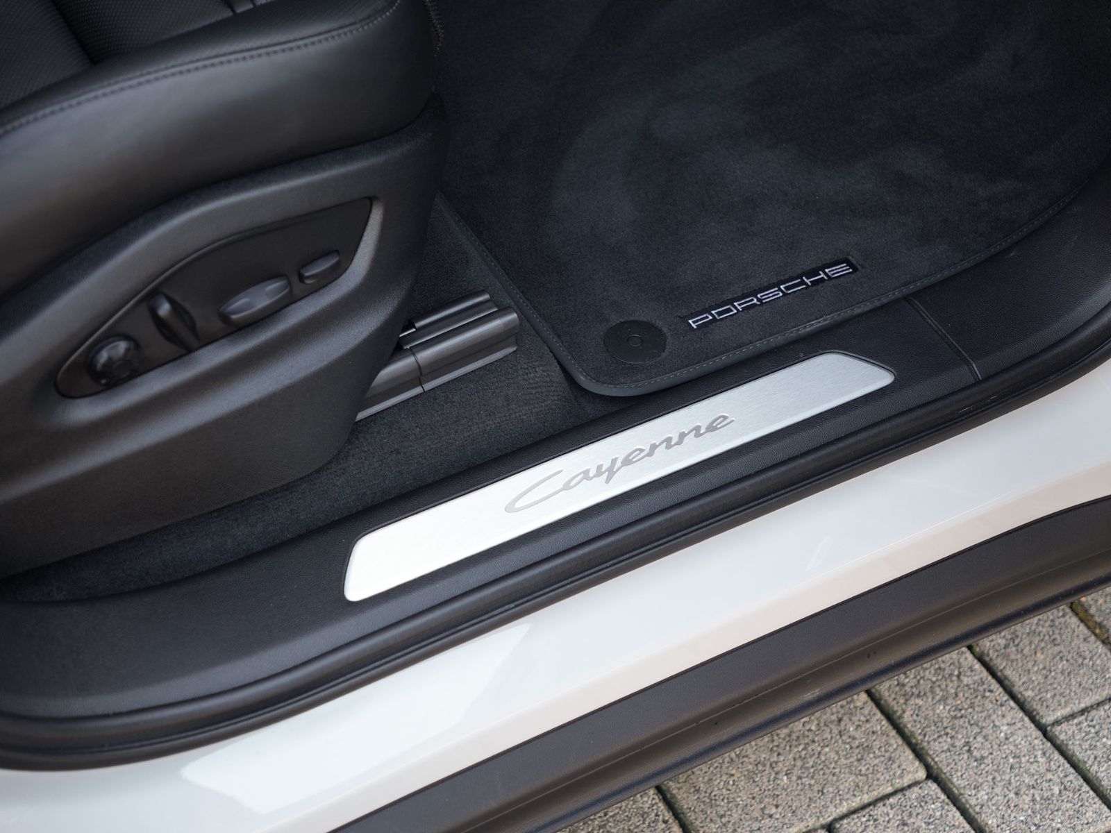 Porsche E-Hybrid INNODRIVE-LUFTF.-PANO-AHK-MASSAGE-VOLL