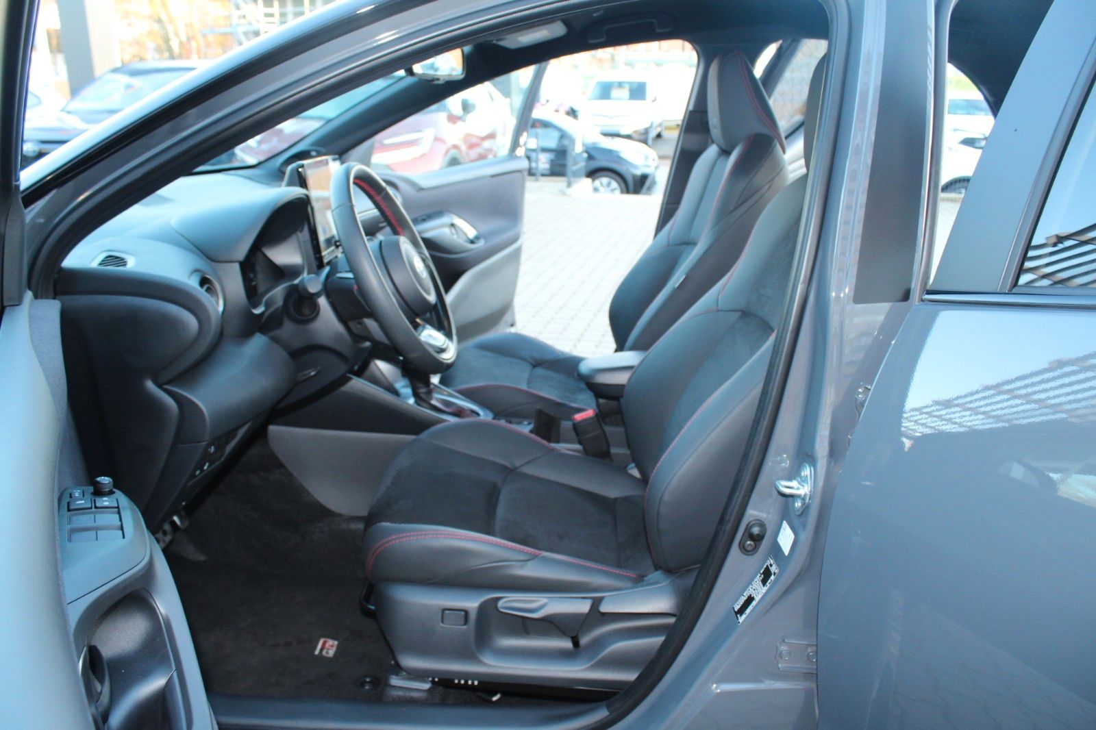 Toyota Yaris Hybrid GR Sport*LED*PDC*KAMERA*HEAD-UP*JBL