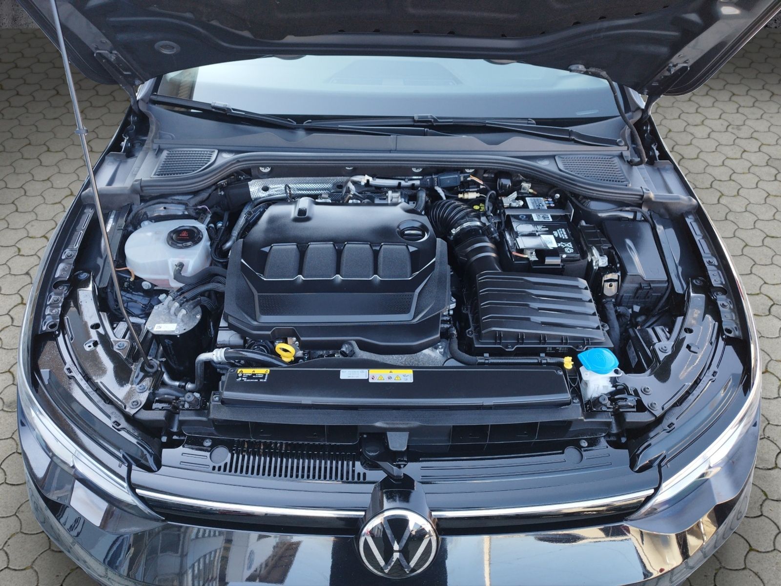 Volkswagen Golf VIII Variant Life 2.0 TDI DSG - Samsaru's Car Outlet