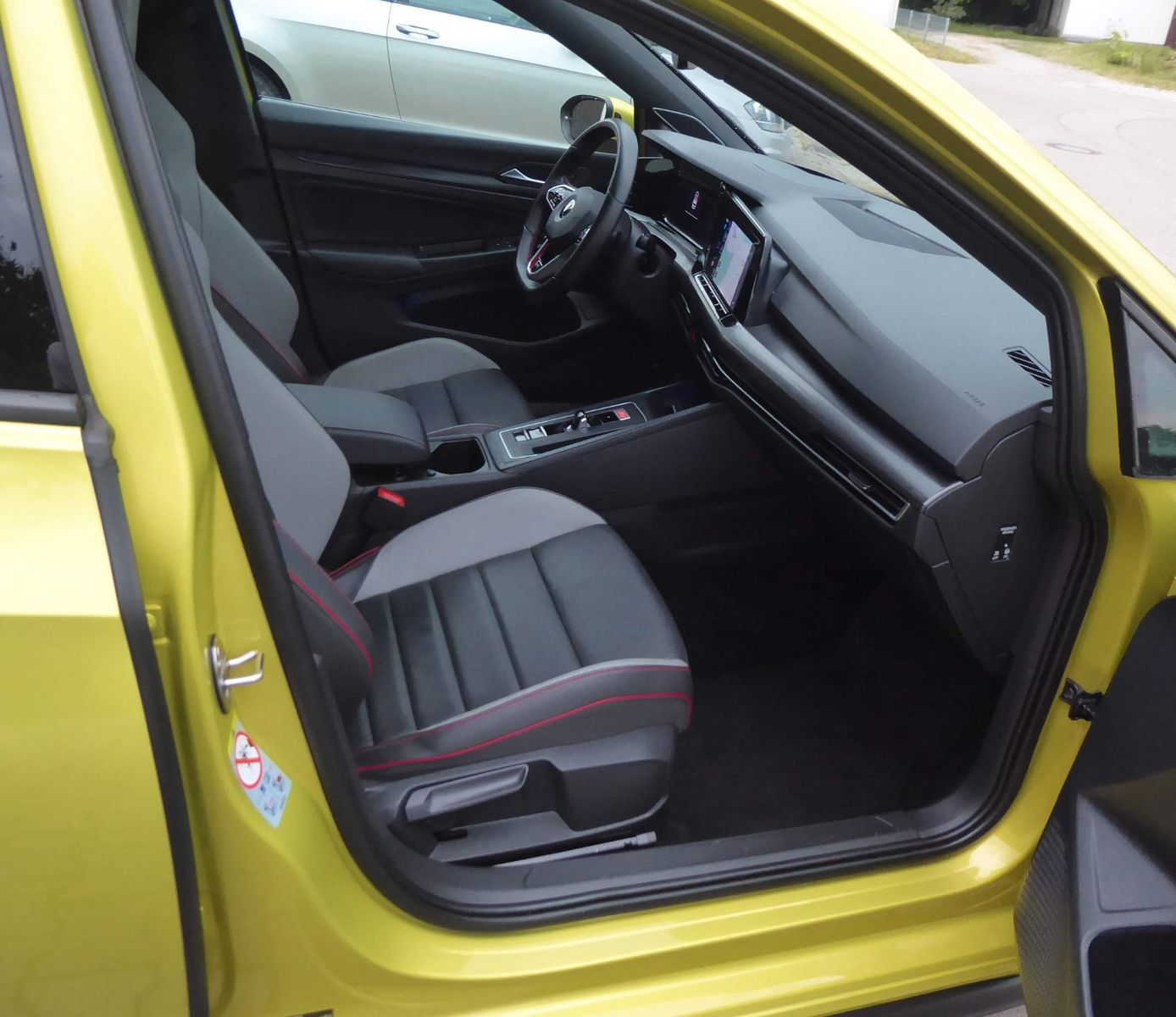 Volkswagen Golf VIII GTI Clubsport - Samsaru's Car Outlet