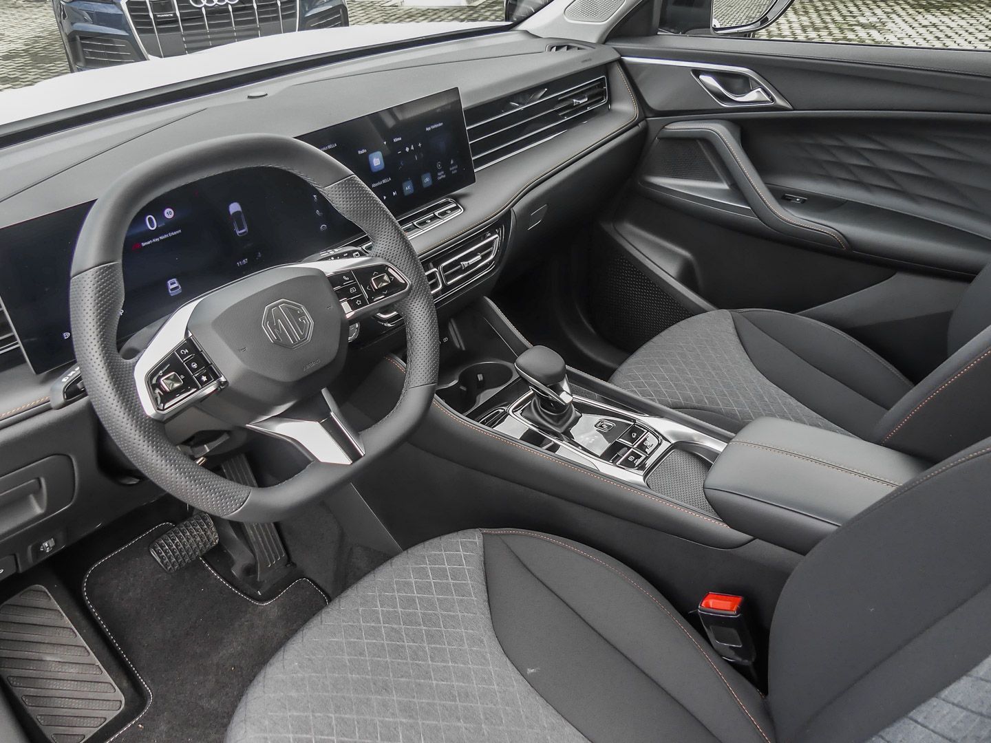 MG HS ICE COM DSG LED NAVI RFK PDC