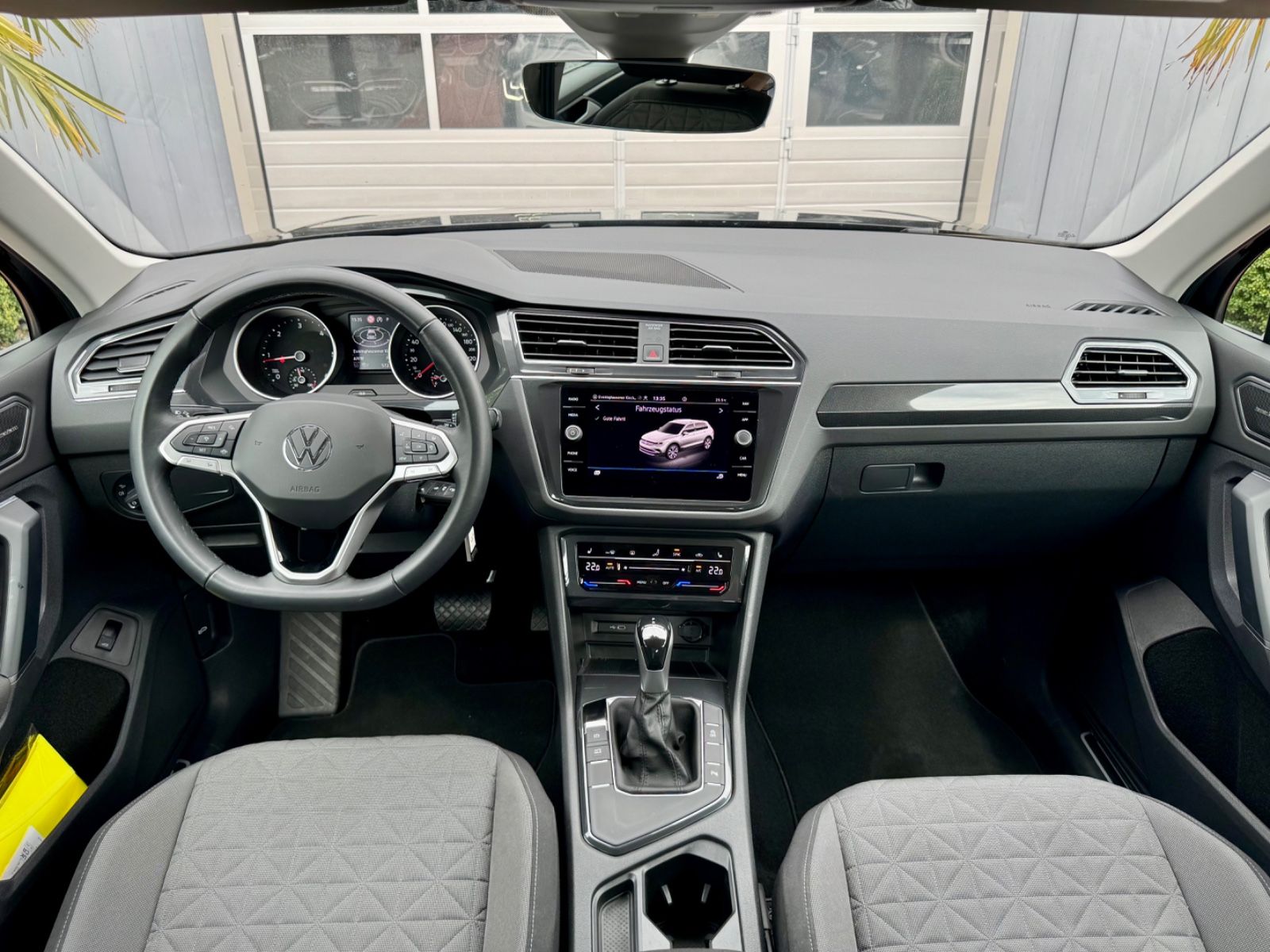Volkswagen Tiguan Life - Samsaru's Car Outlet