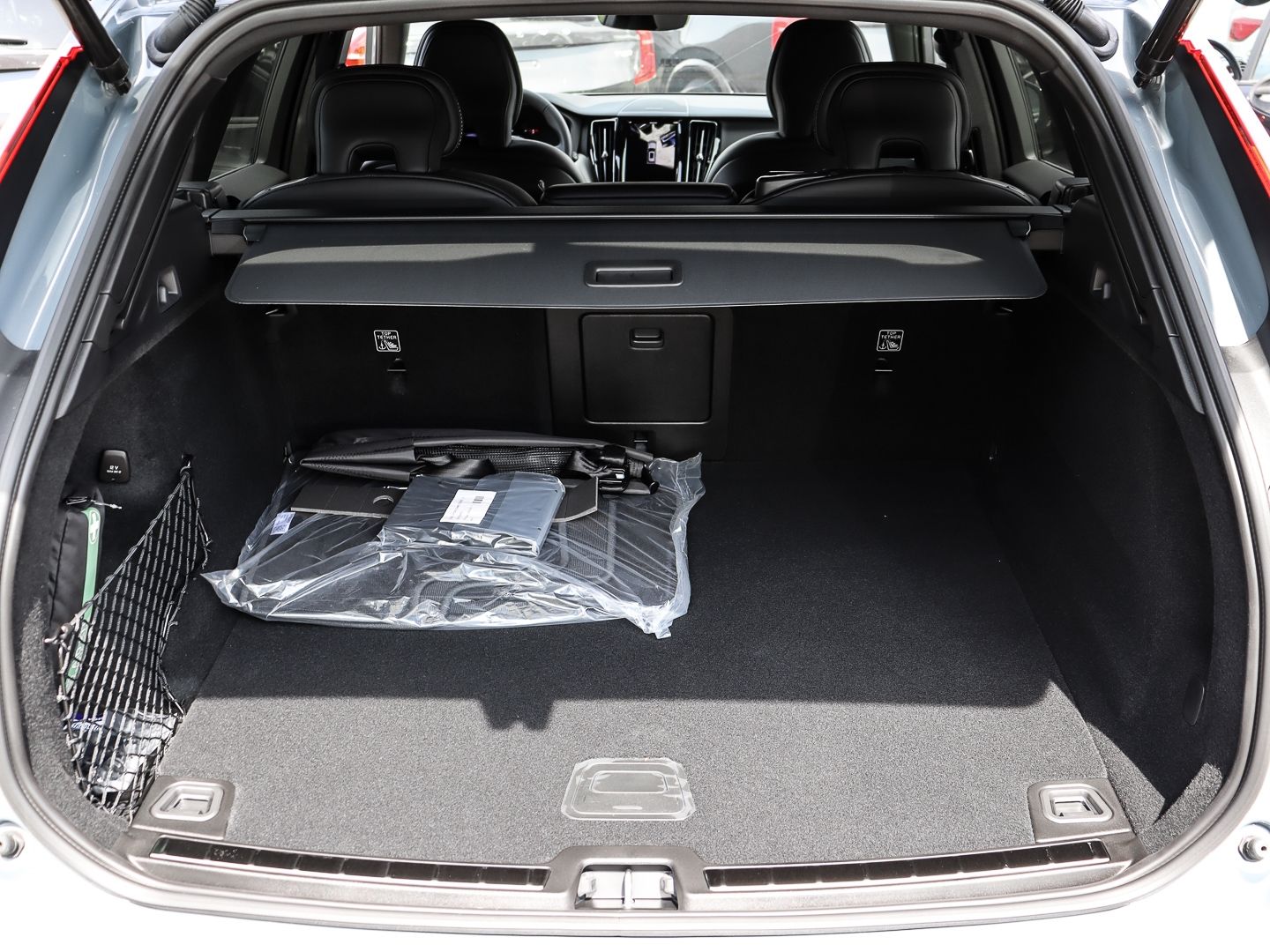 Volvo XC60 B4 Benzin Plus Dark - Samsaru's Car Outlet