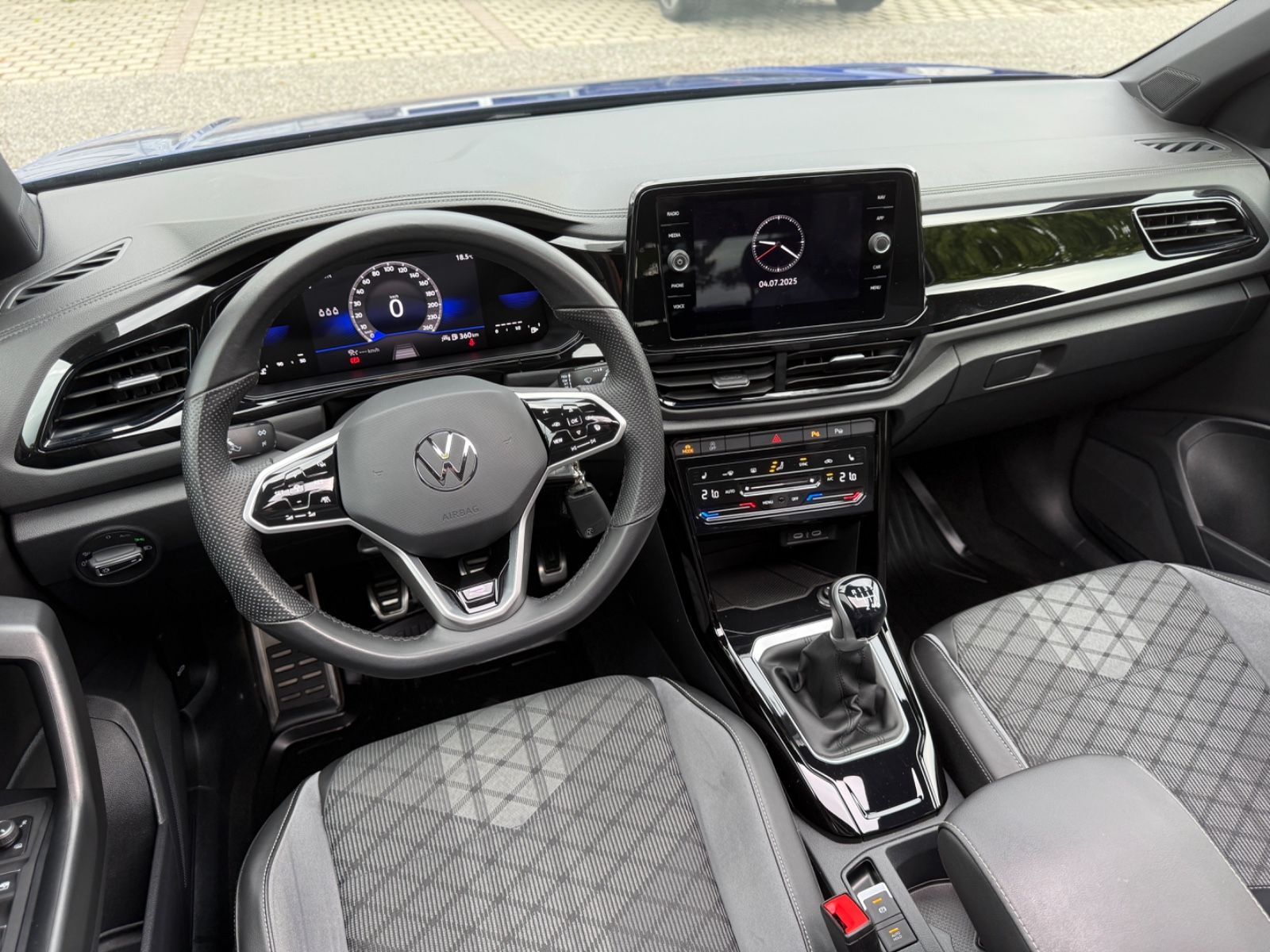 Volkswagen T-Roc TDI R-Line - Samsaru's Car Outlet