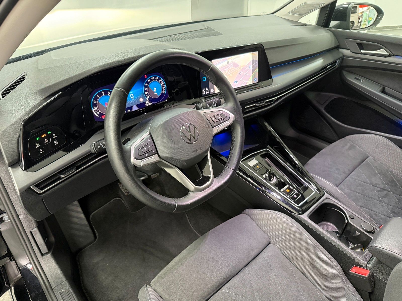 Volkswagen Golf 2.0 TSI/ACC/PANO/KAM/STHZ/AHK/MATRIX/AHK