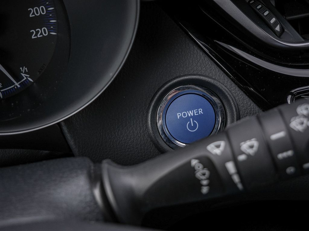 Toyota C-HR HYBRID Flow - Samsaru's Car Outlet
